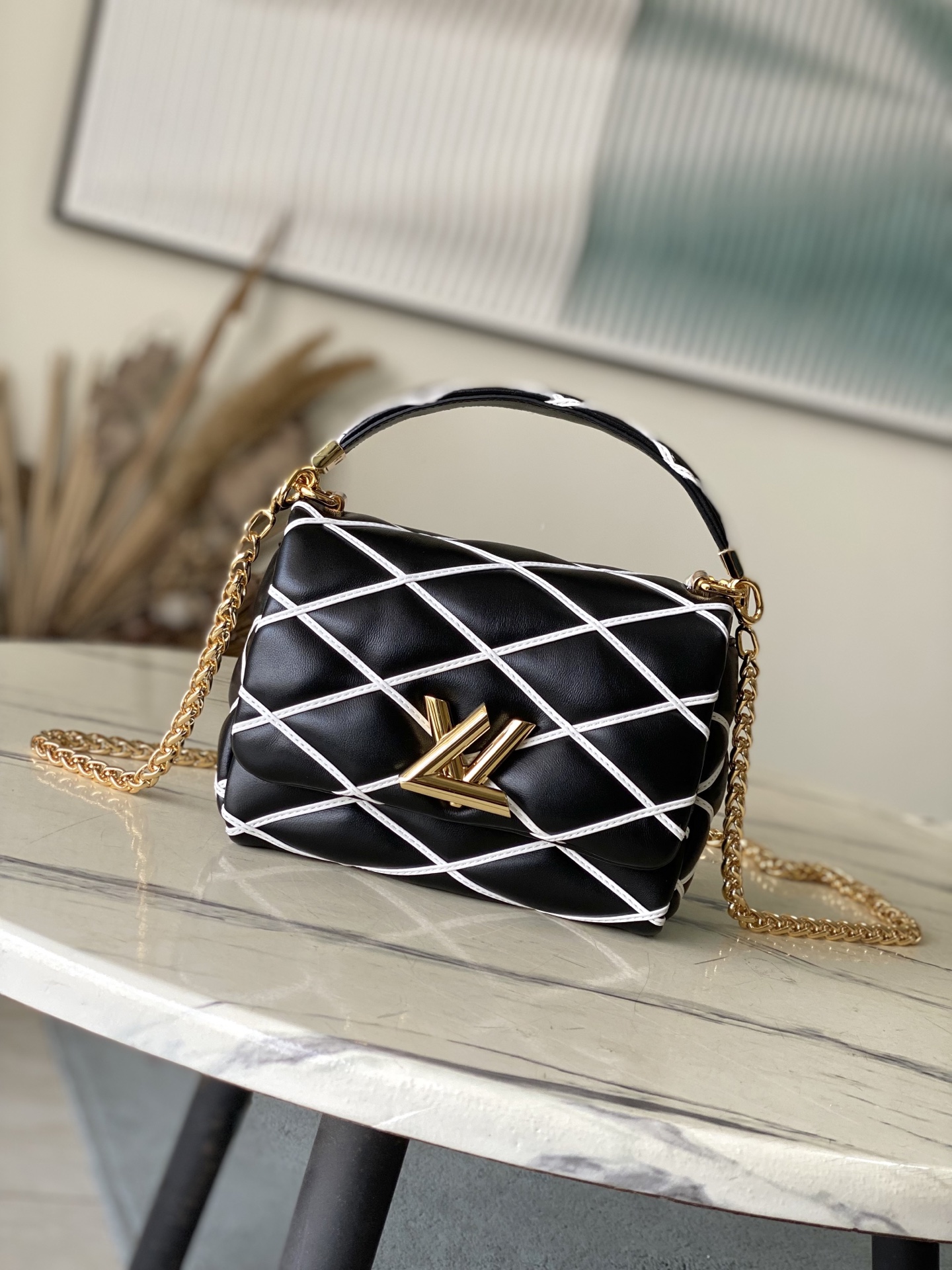 LV Black and White 