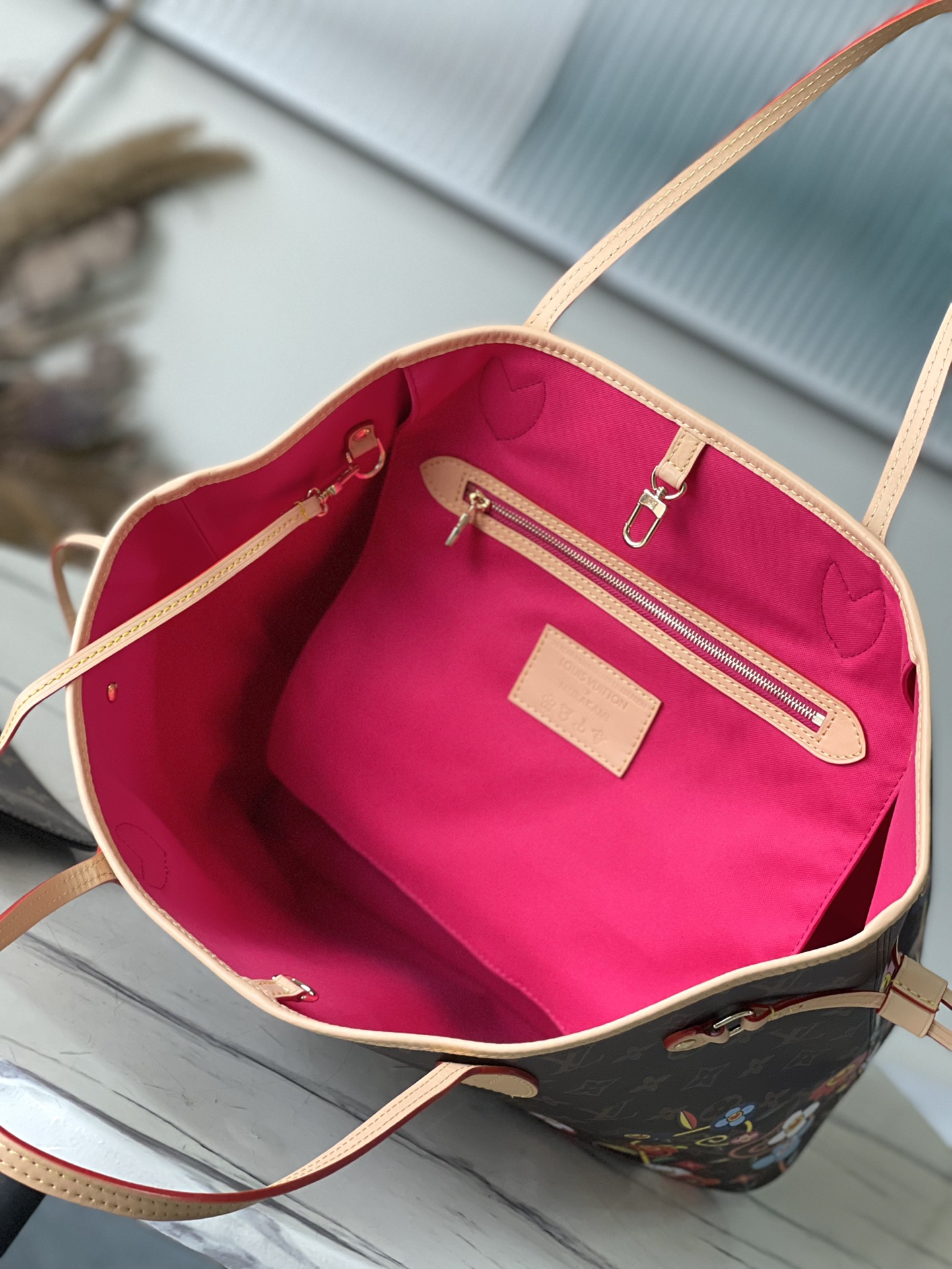 LV This Neverfull medium-sized handbag comes from the Louis x Murakami Takashi reprint series