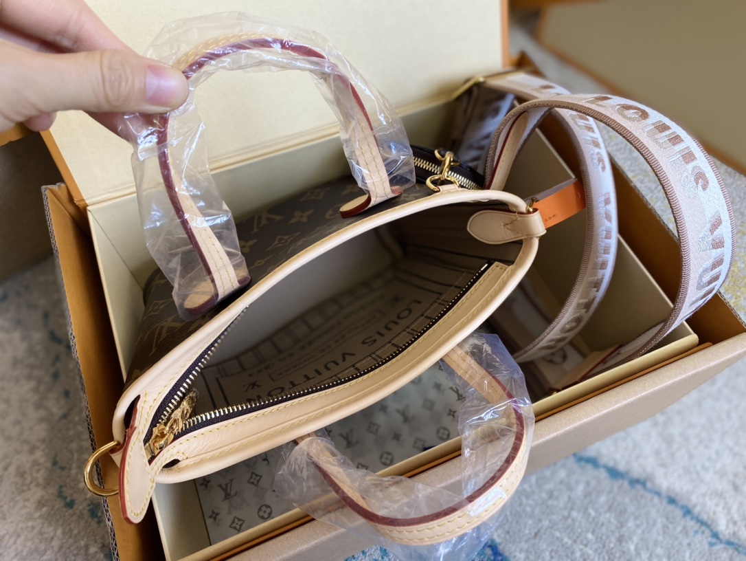 LV Neverfull BB handbag