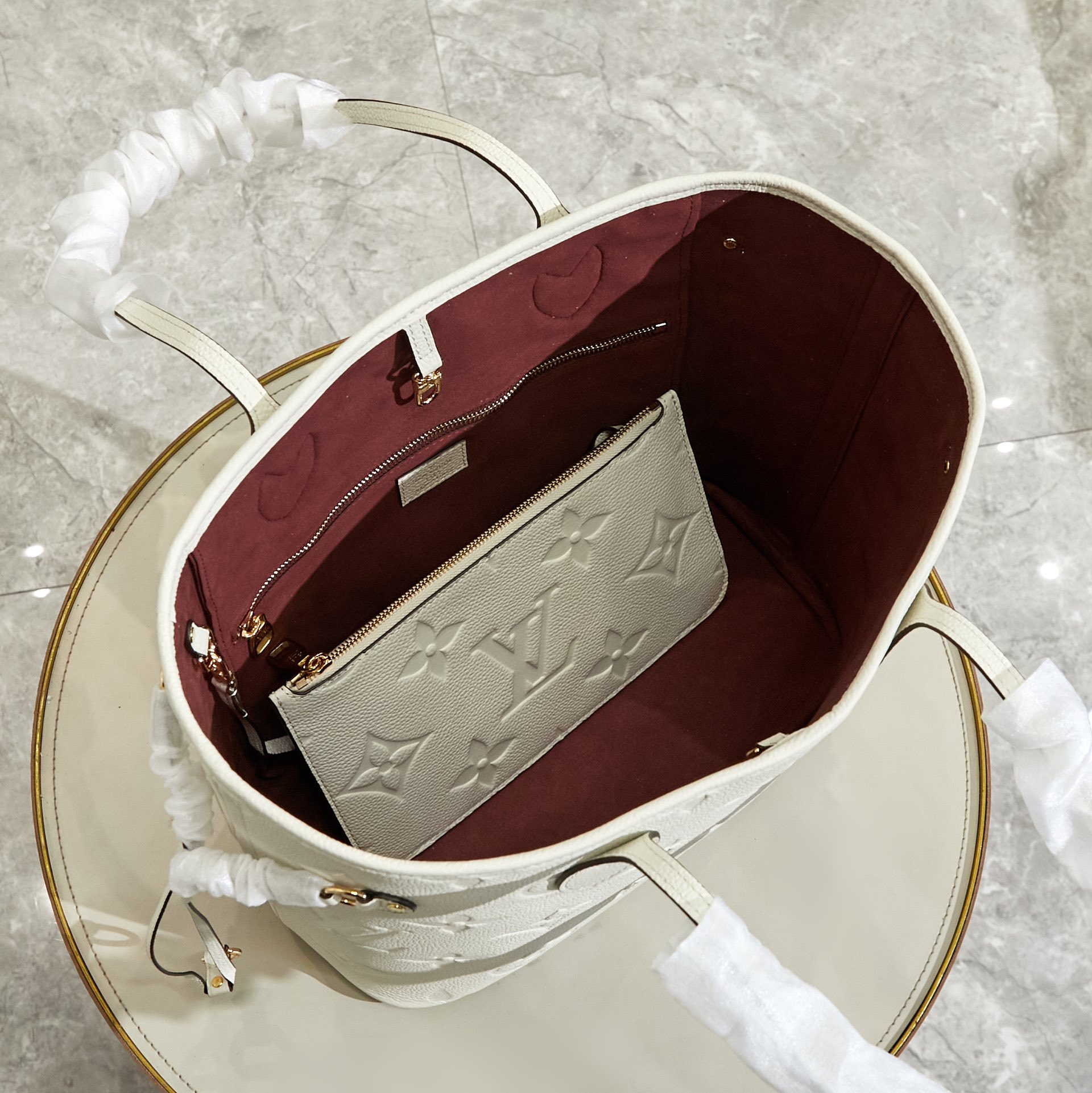 LV  Neverfull Model medium-sized handbags