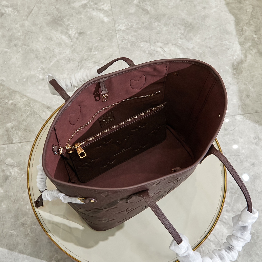 LV  Neverfull Model medium-sized handbags