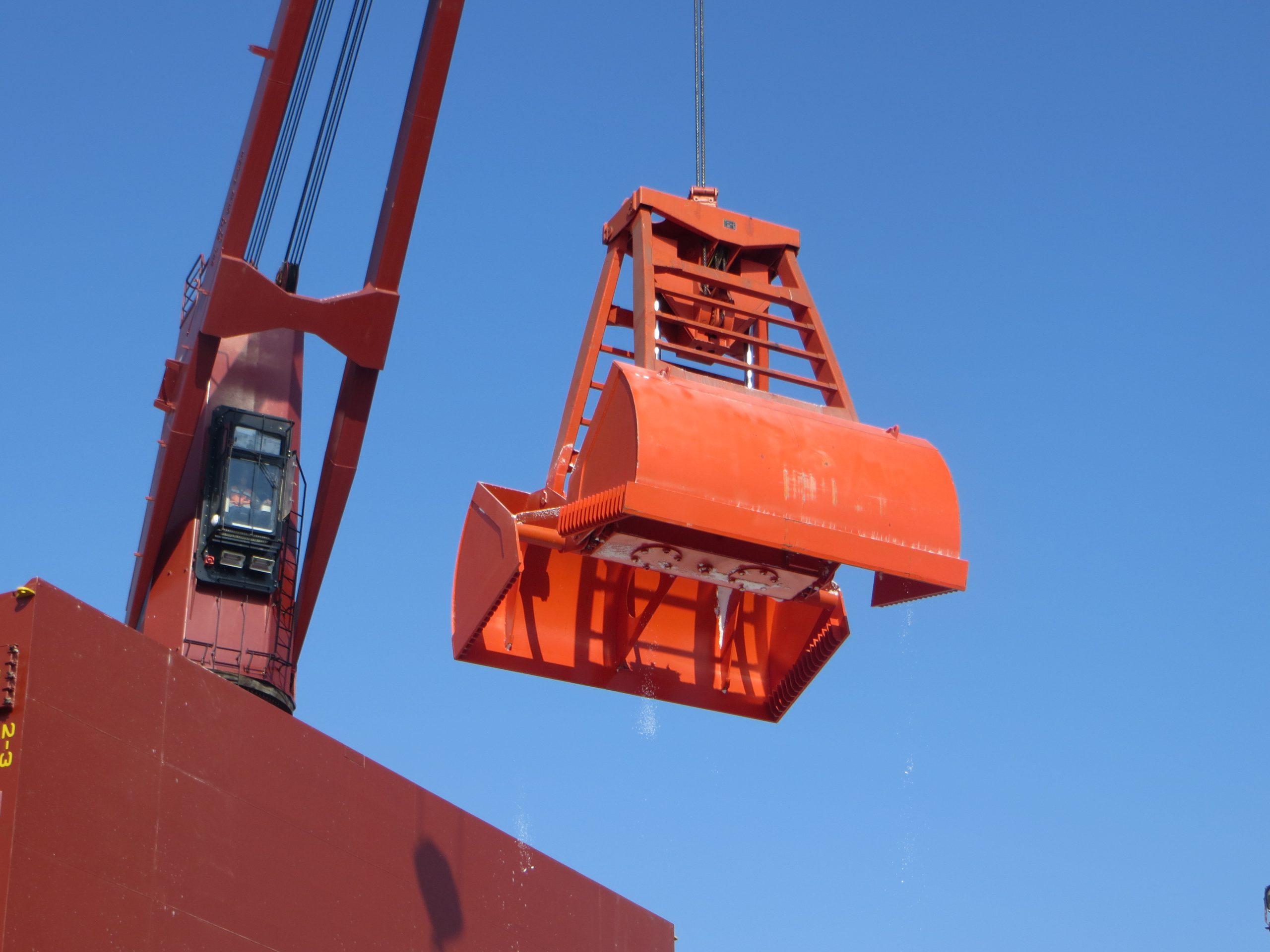 Heavy-Duty Clamshell Grab Bucket