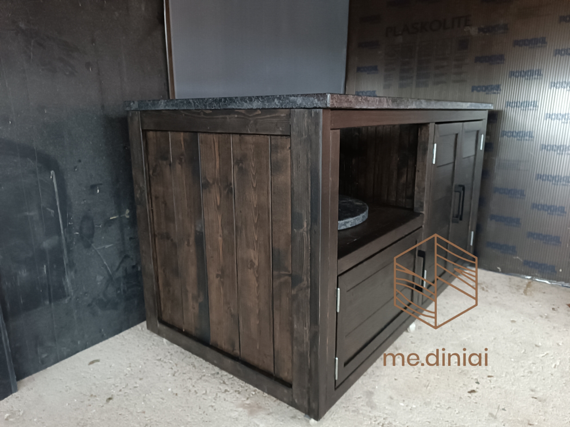 Kamado Grande stalas