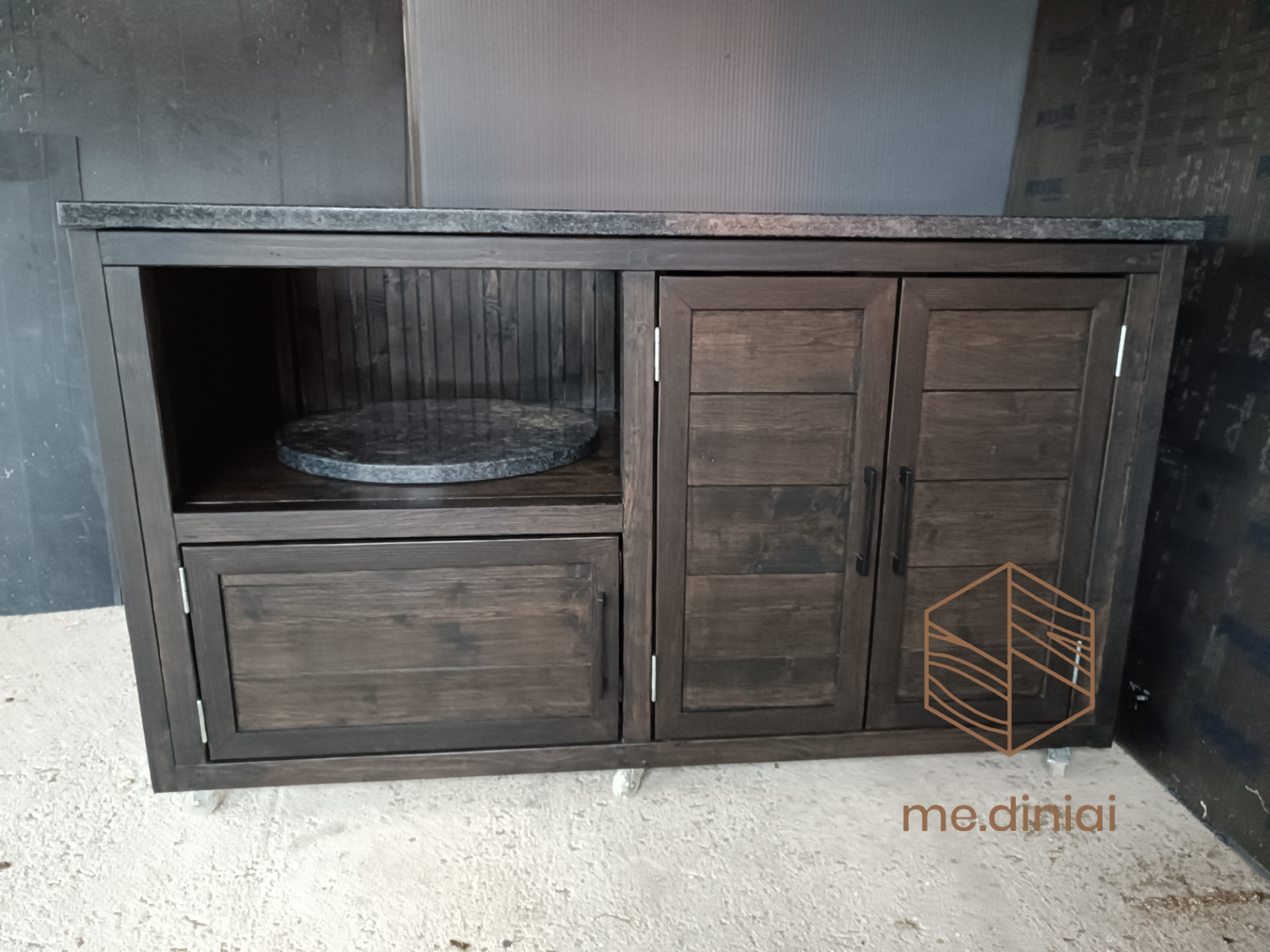 Kamado Grande stalas