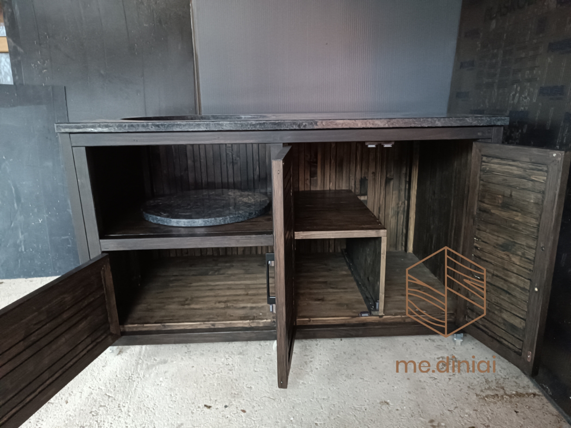 Kamado Grande stalas