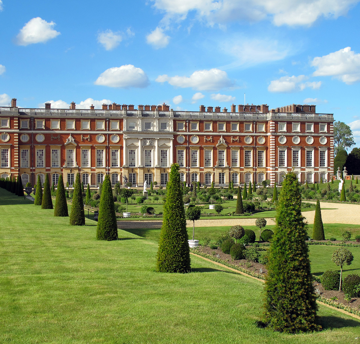 Hampton Court Palace Tour For 2