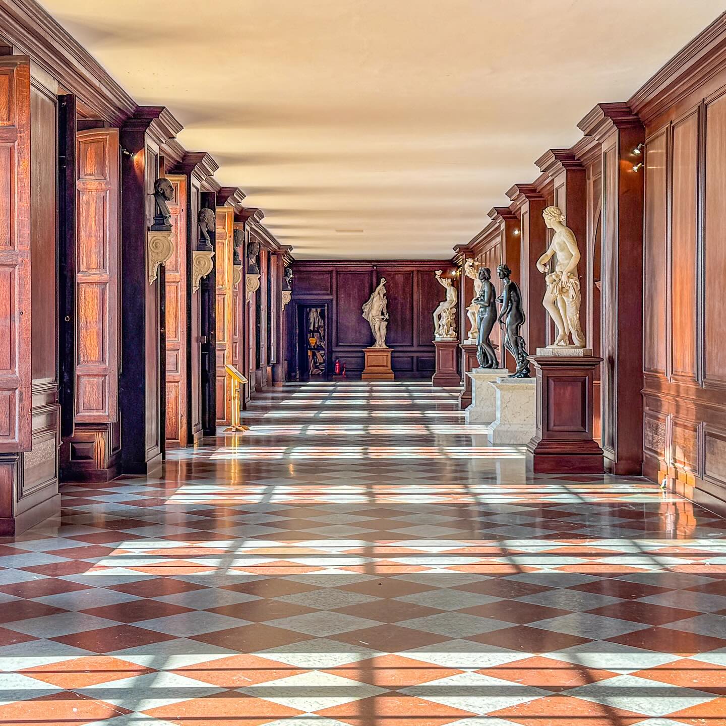 Hampton Court Palace Tour For 2