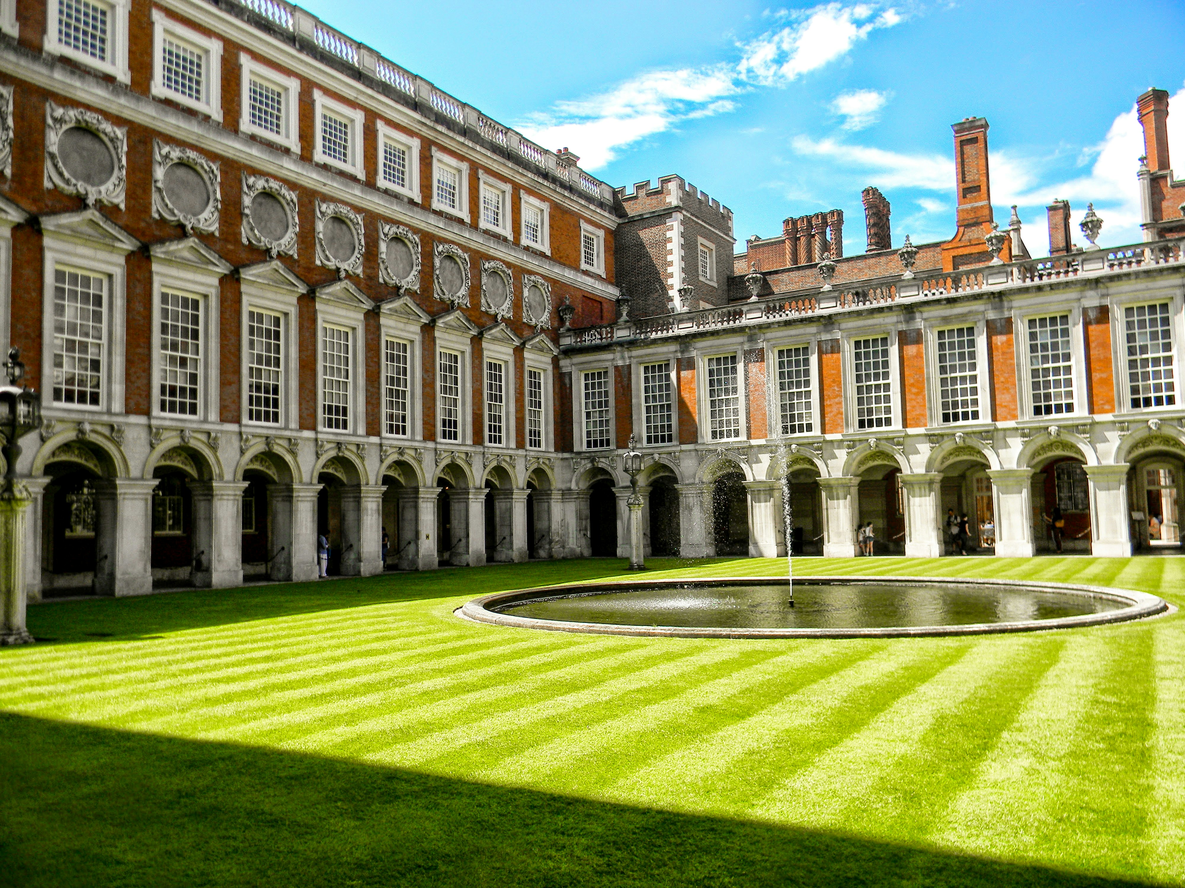 Hampton Court Palace Tour For 2