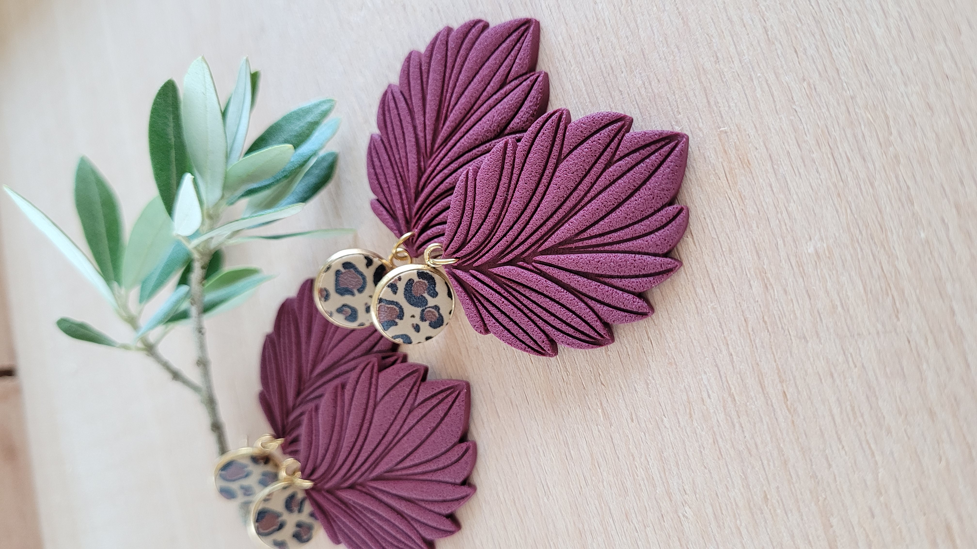 Boucles d'oreilles feuilles violettes