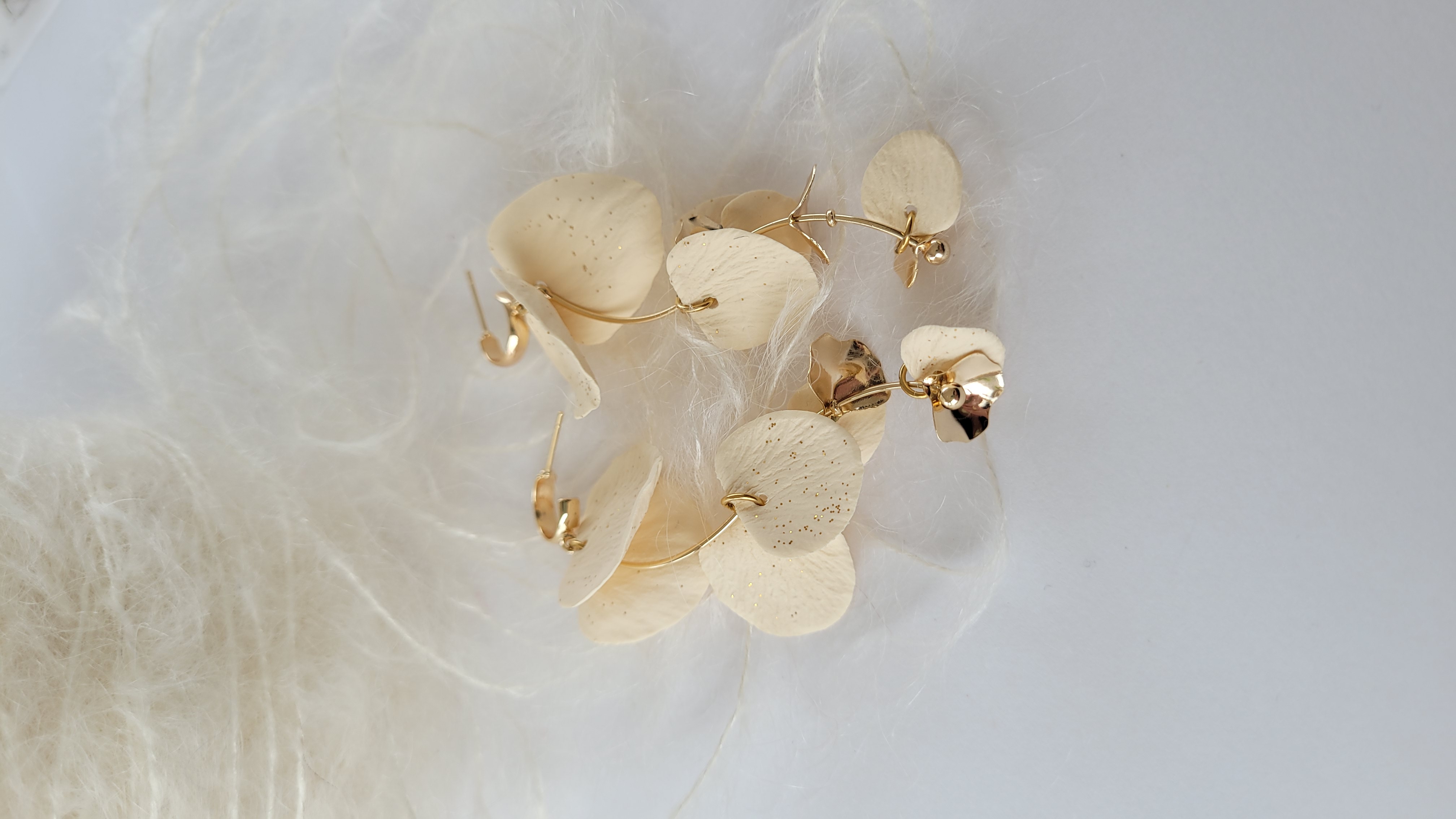 Boucles d'oreilles florales dorées