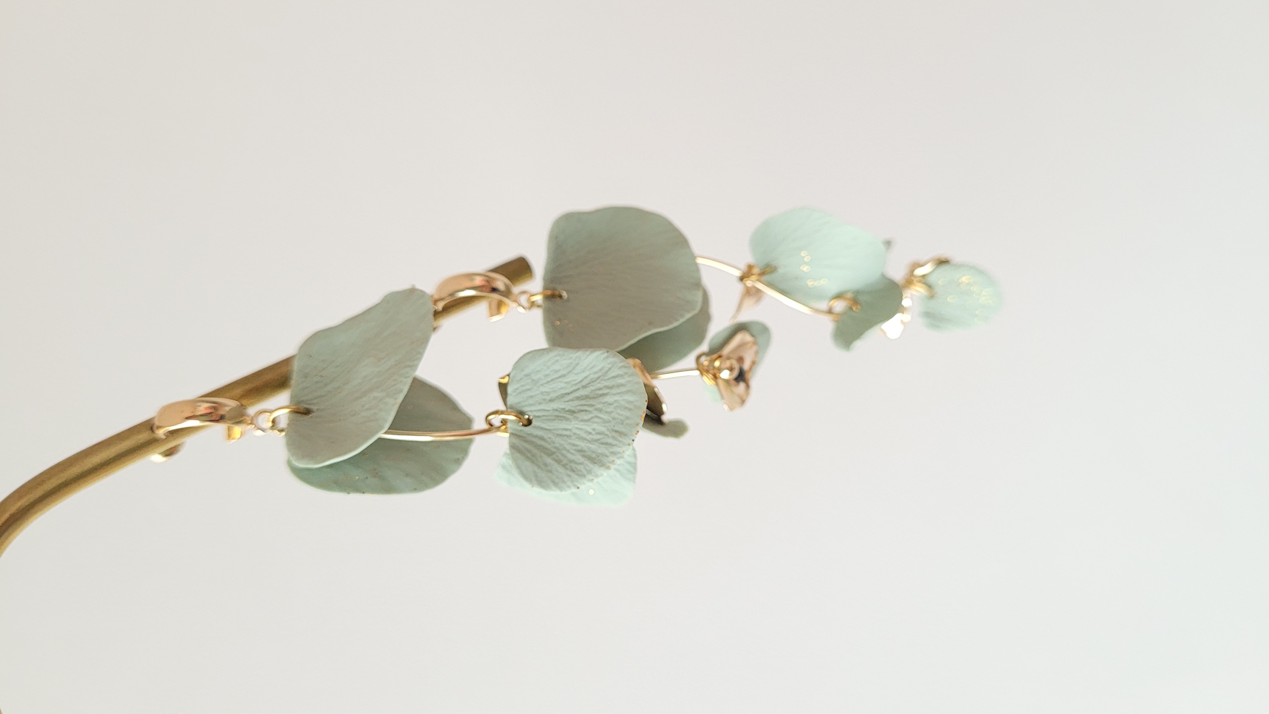 Barrette à feuilles dorées