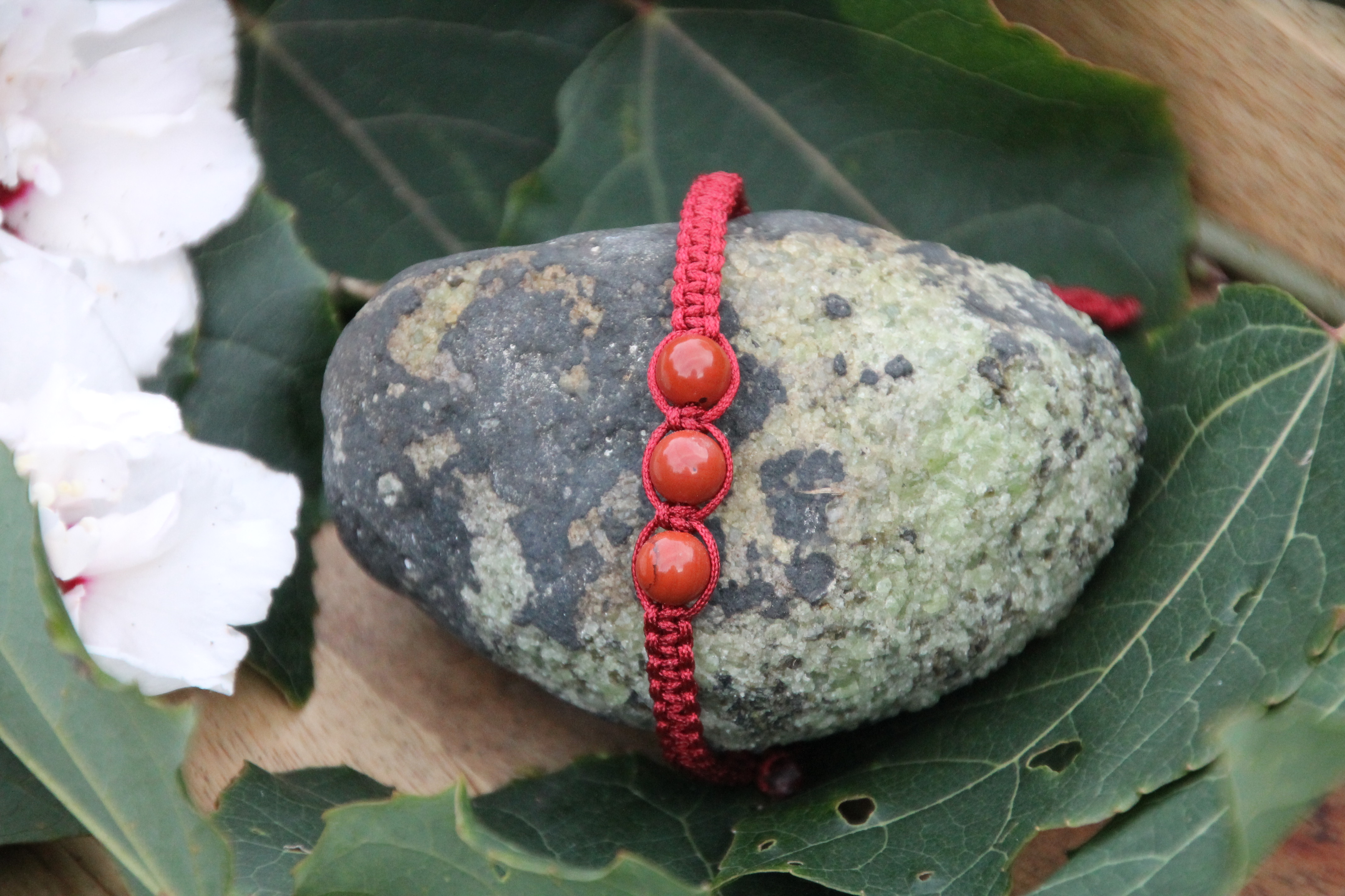 Roter Jaspis - Makramee Armband