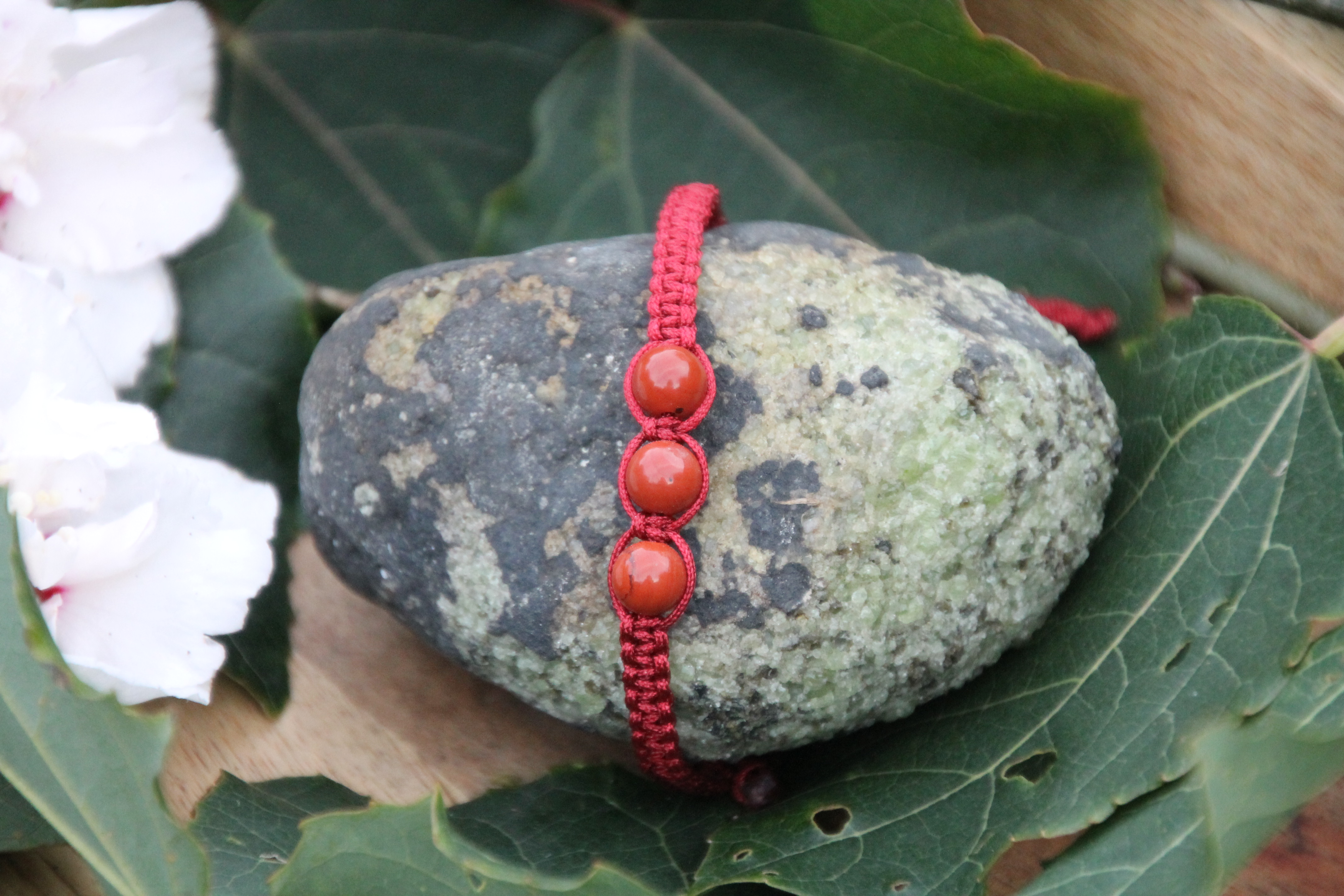 Roter Jaspis - Makramee Armband
