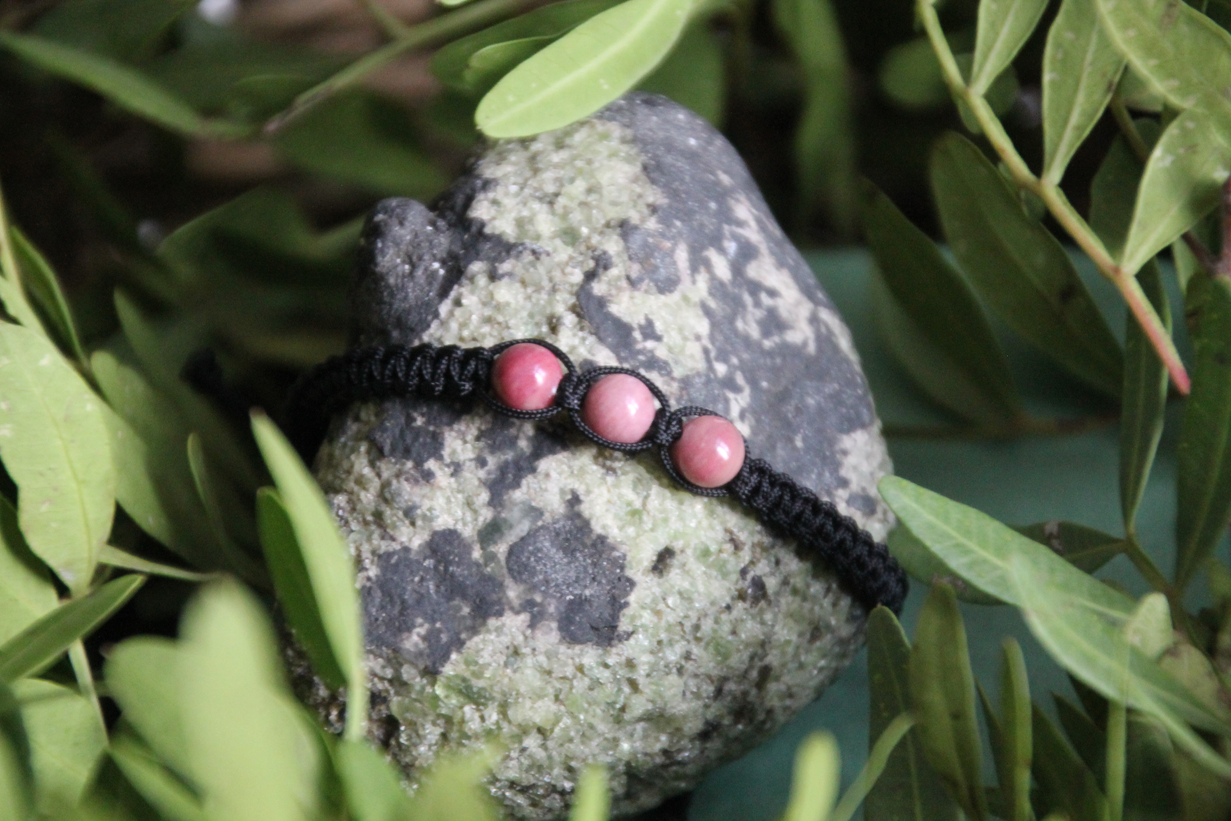 Rhodonit - Makramee Armband