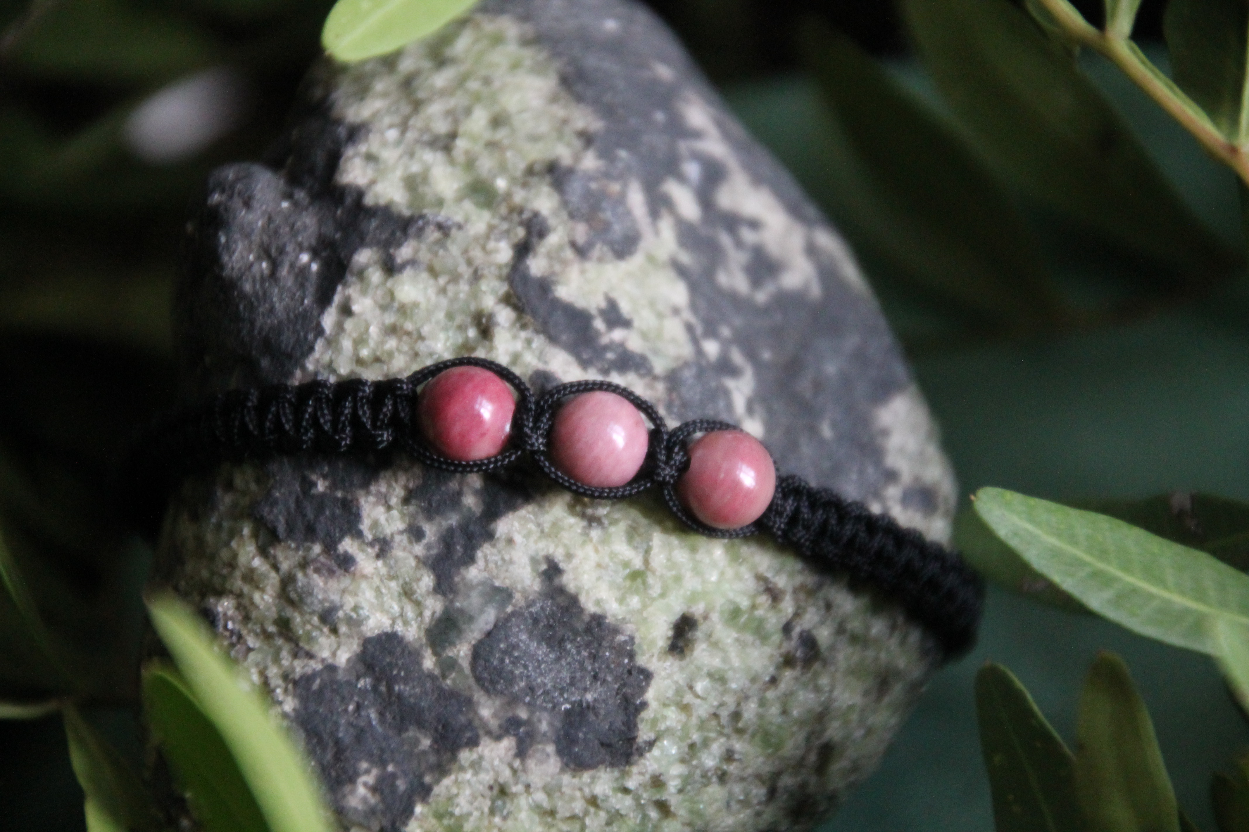 Rhodonit - Makramee Armband