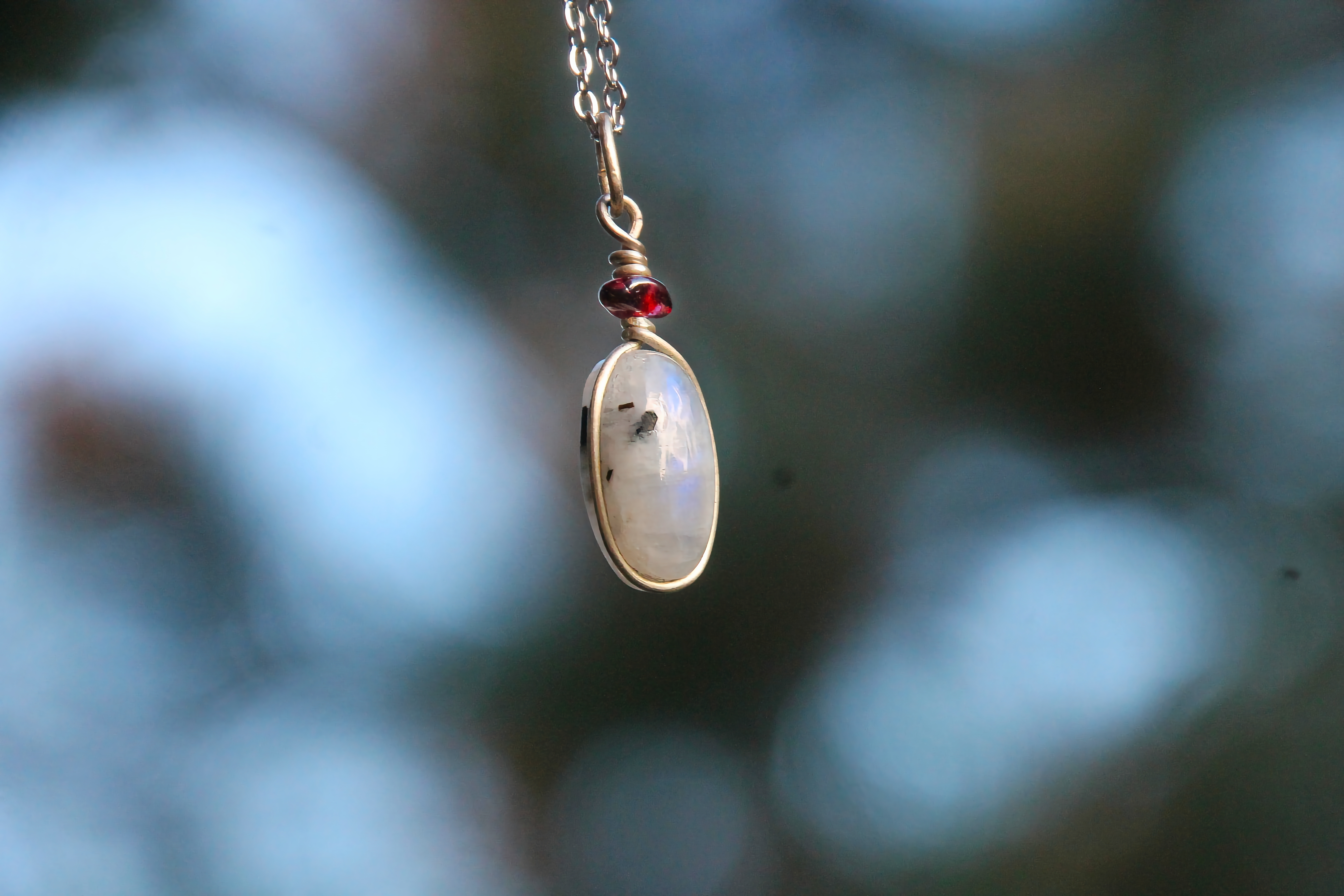 Mondstein (mit Granat) Halskette