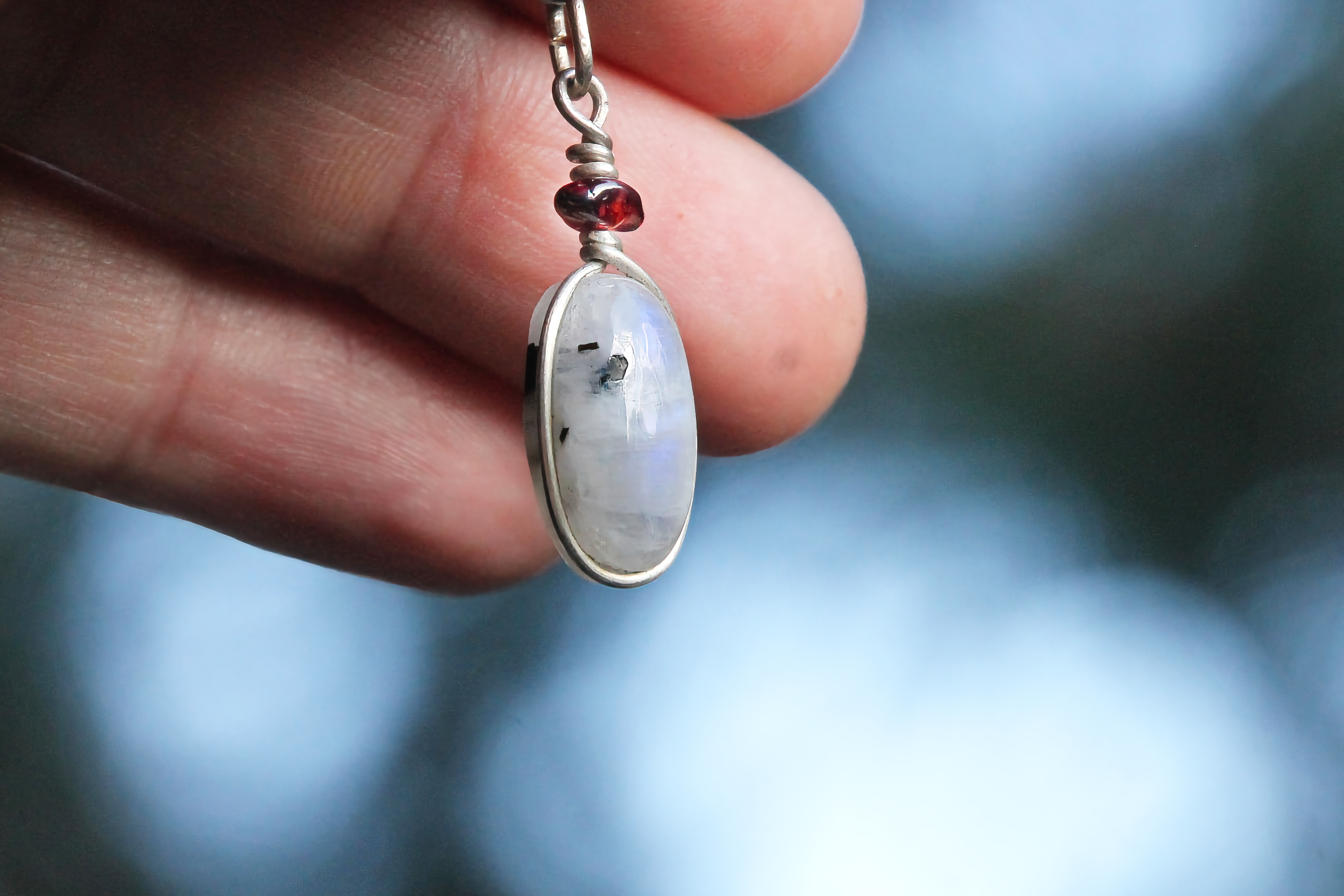 Mondstein (mit Granat) Halskette