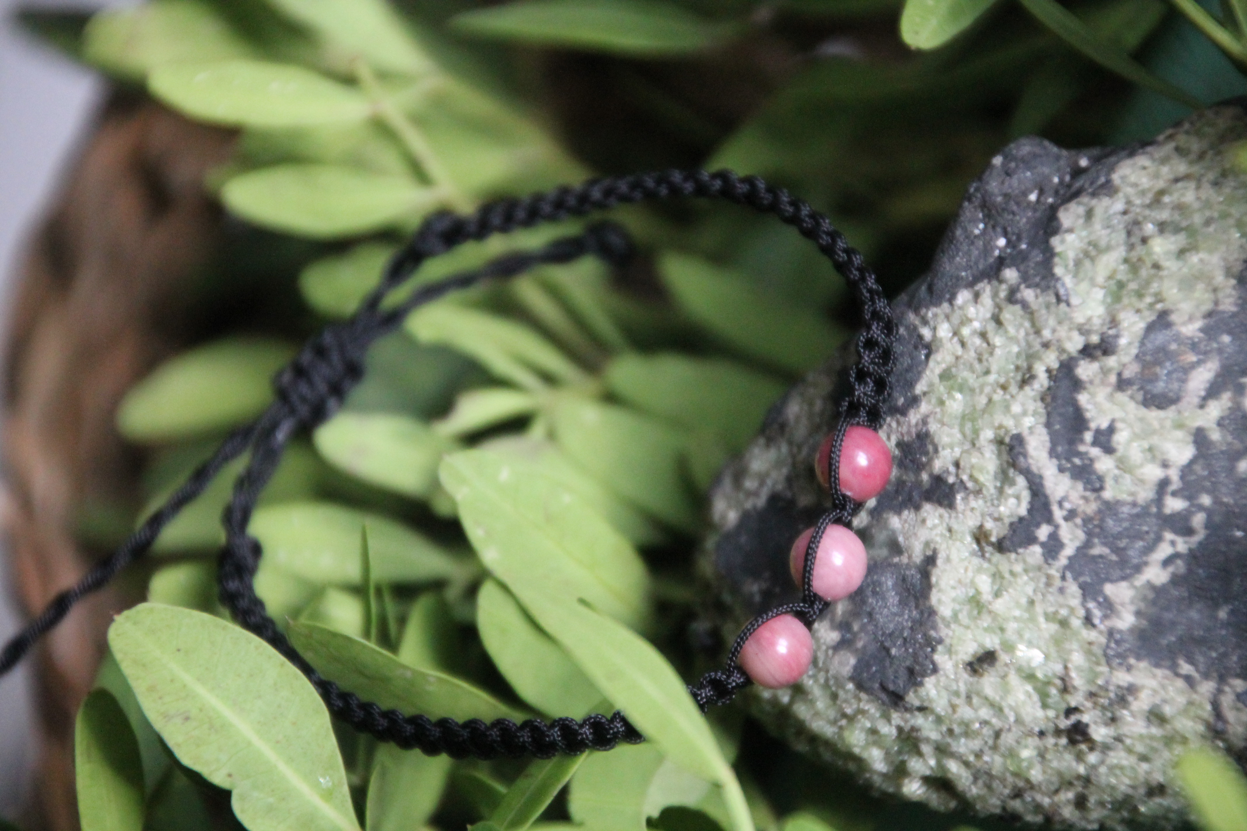 Rhodonit - Makramee Armband