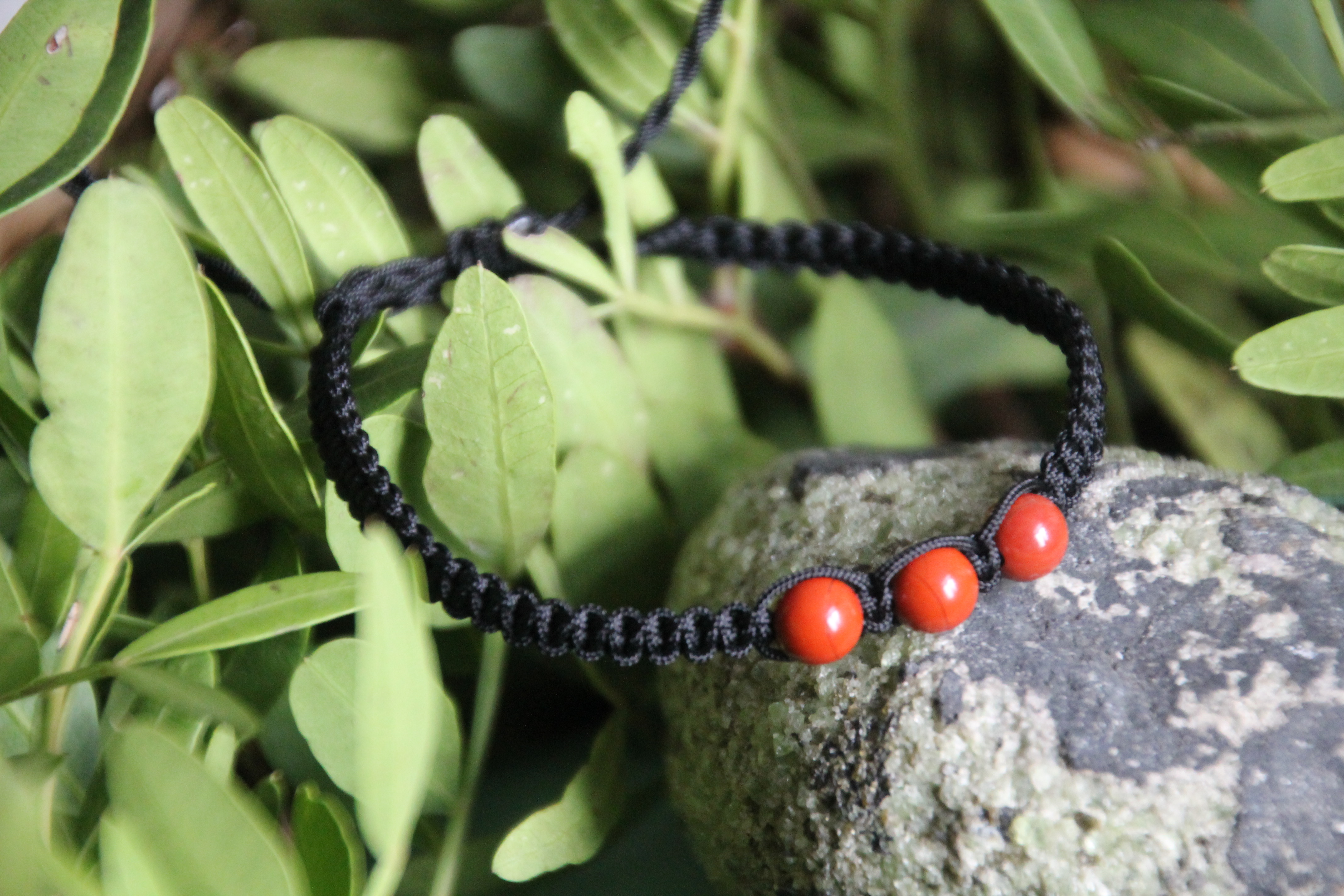 Roter Jaspis - Makramee Armband