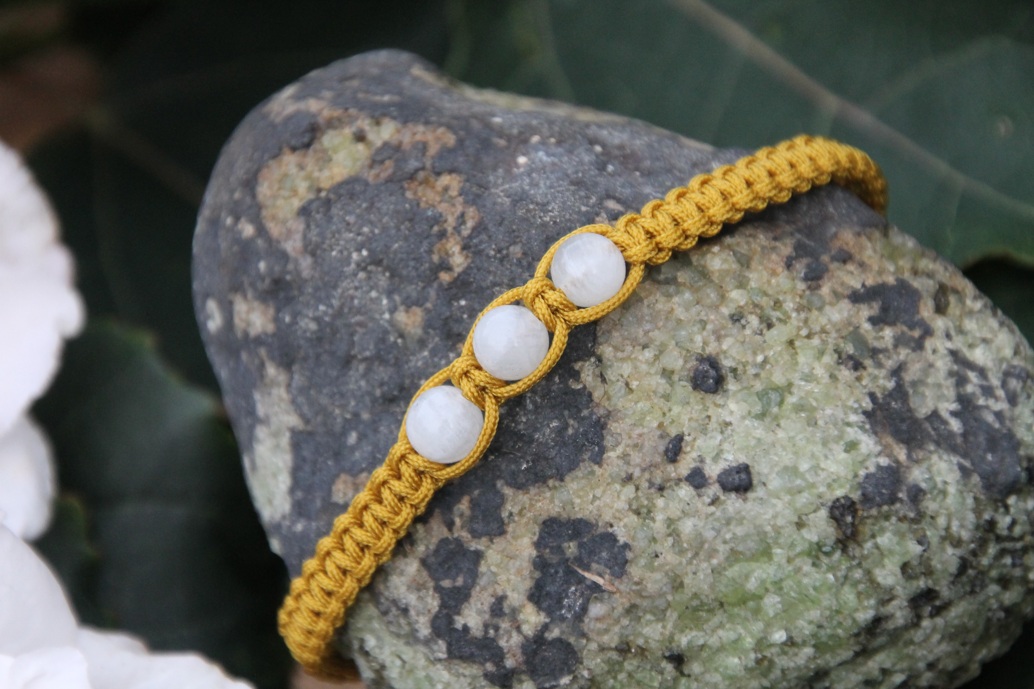 Mondstein - Makramee Armband