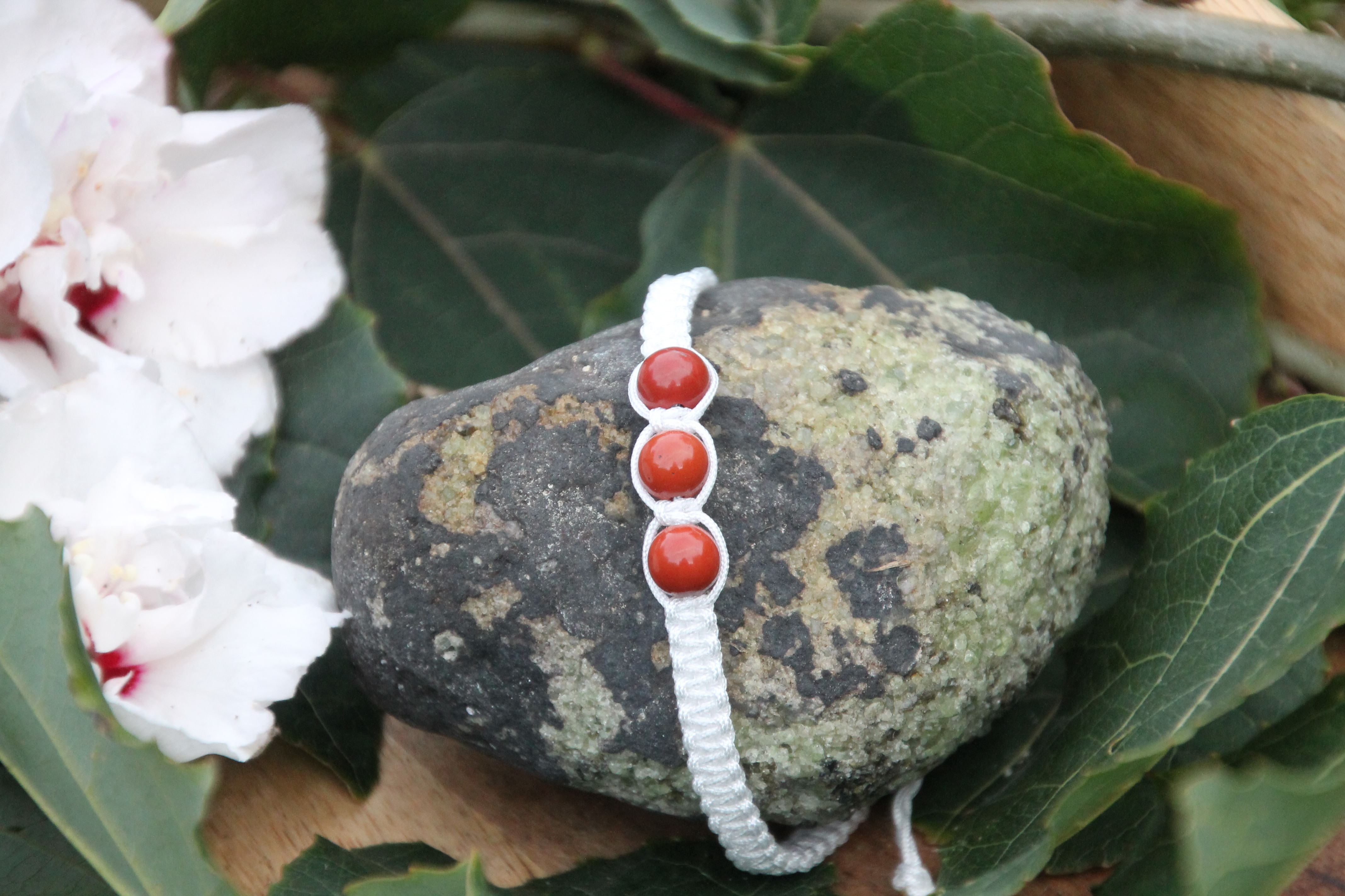 Roter Jaspis - Makramee Armband