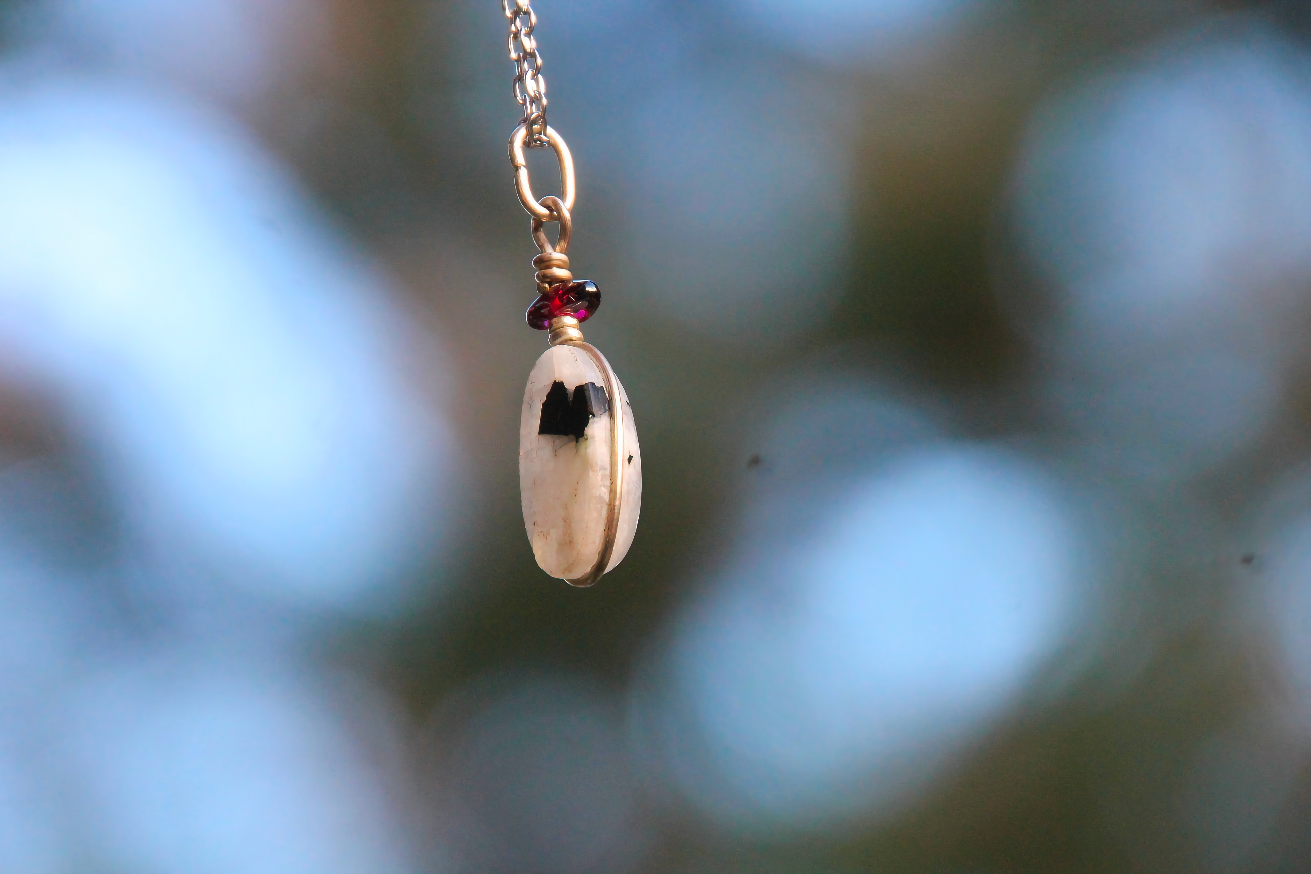 Mondstein (mit Granat) Halskette