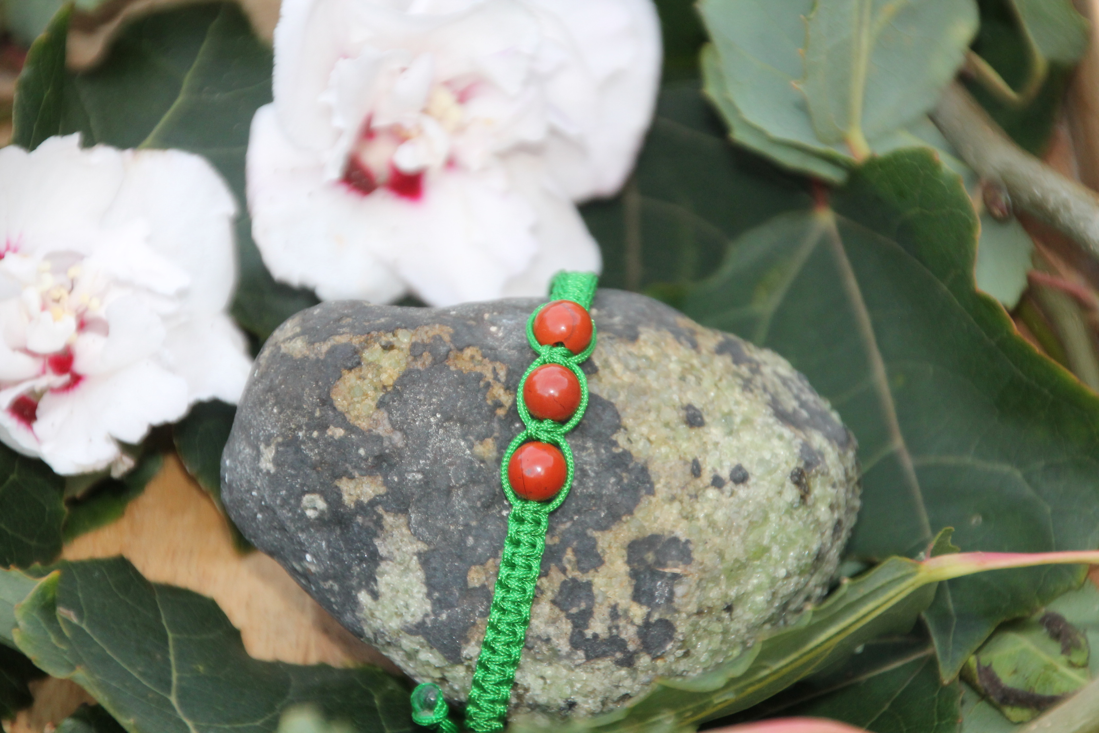 Roter Jaspis - Makramee Armband