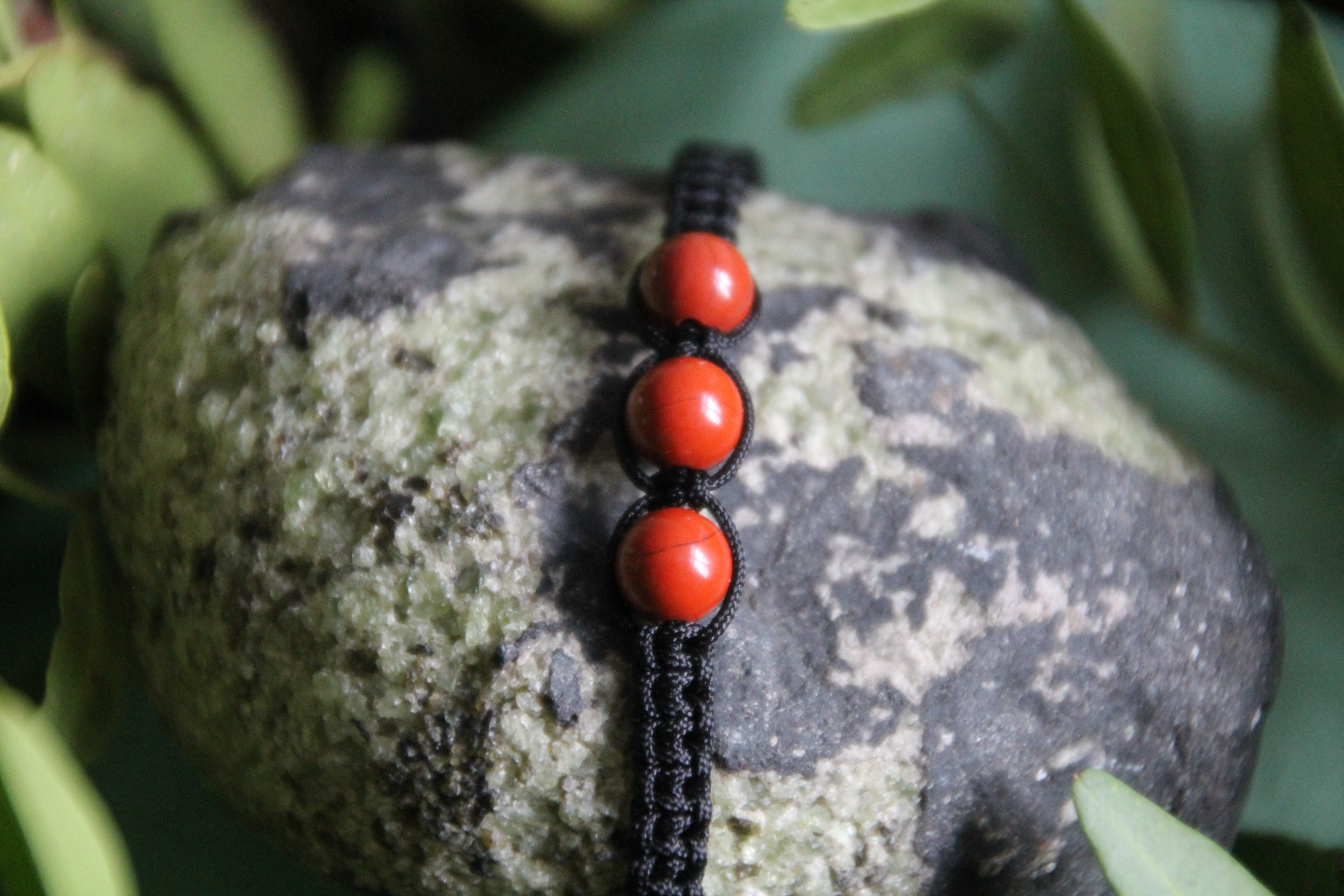 Roter Jaspis - Makramee Armband