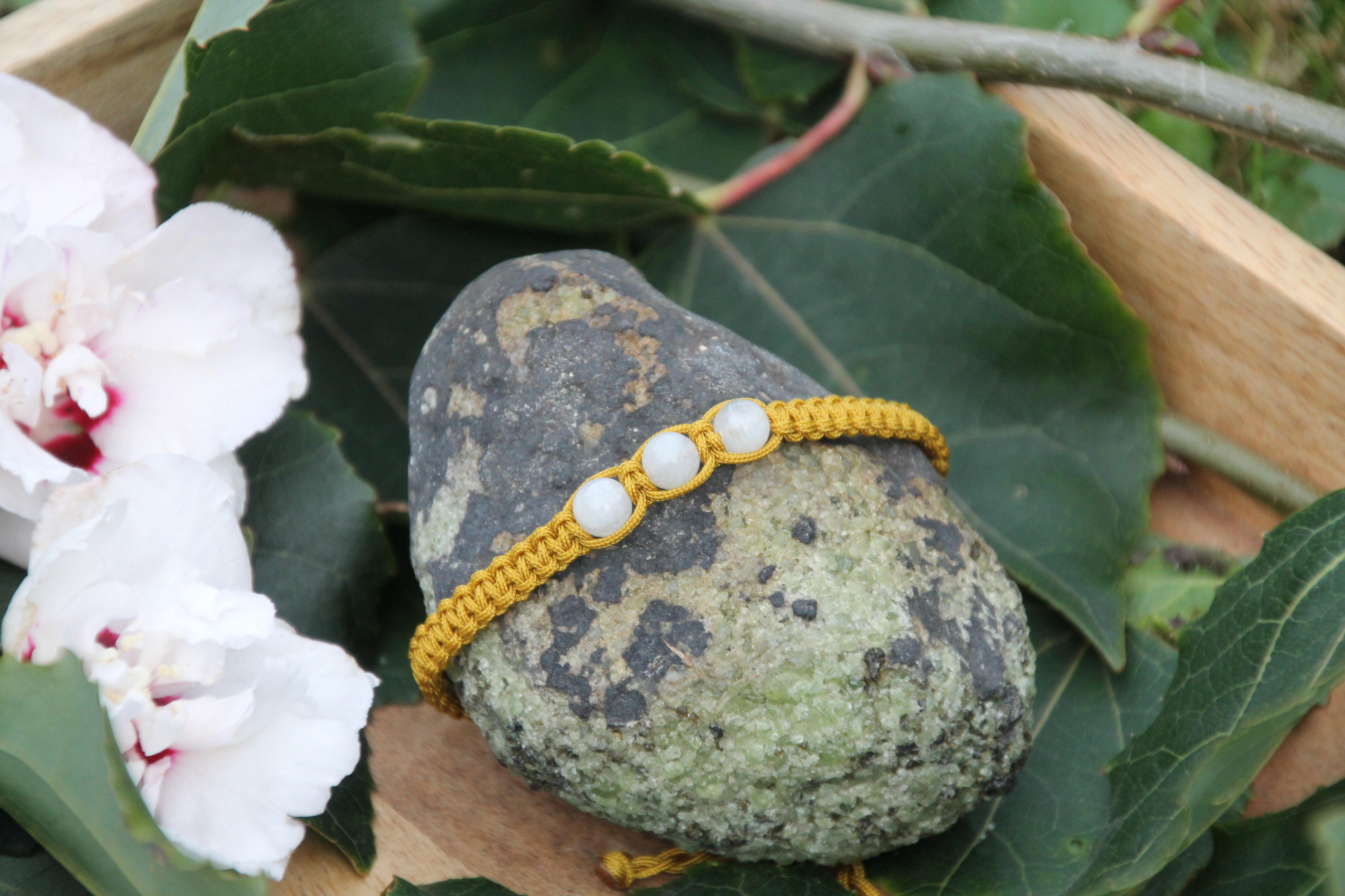 Mondstein - Makramee Armband