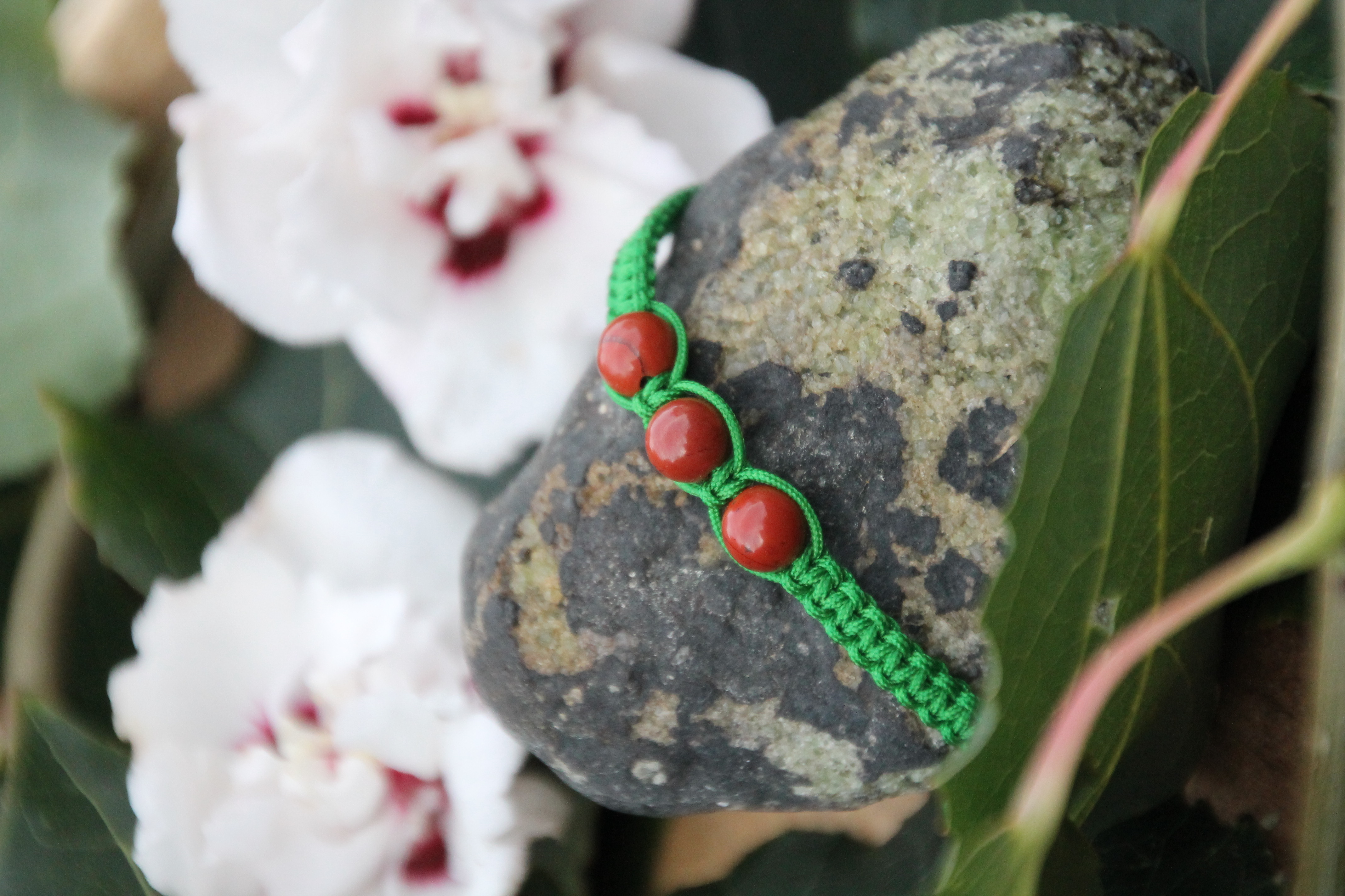 Roter Jaspis - Makramee Armband