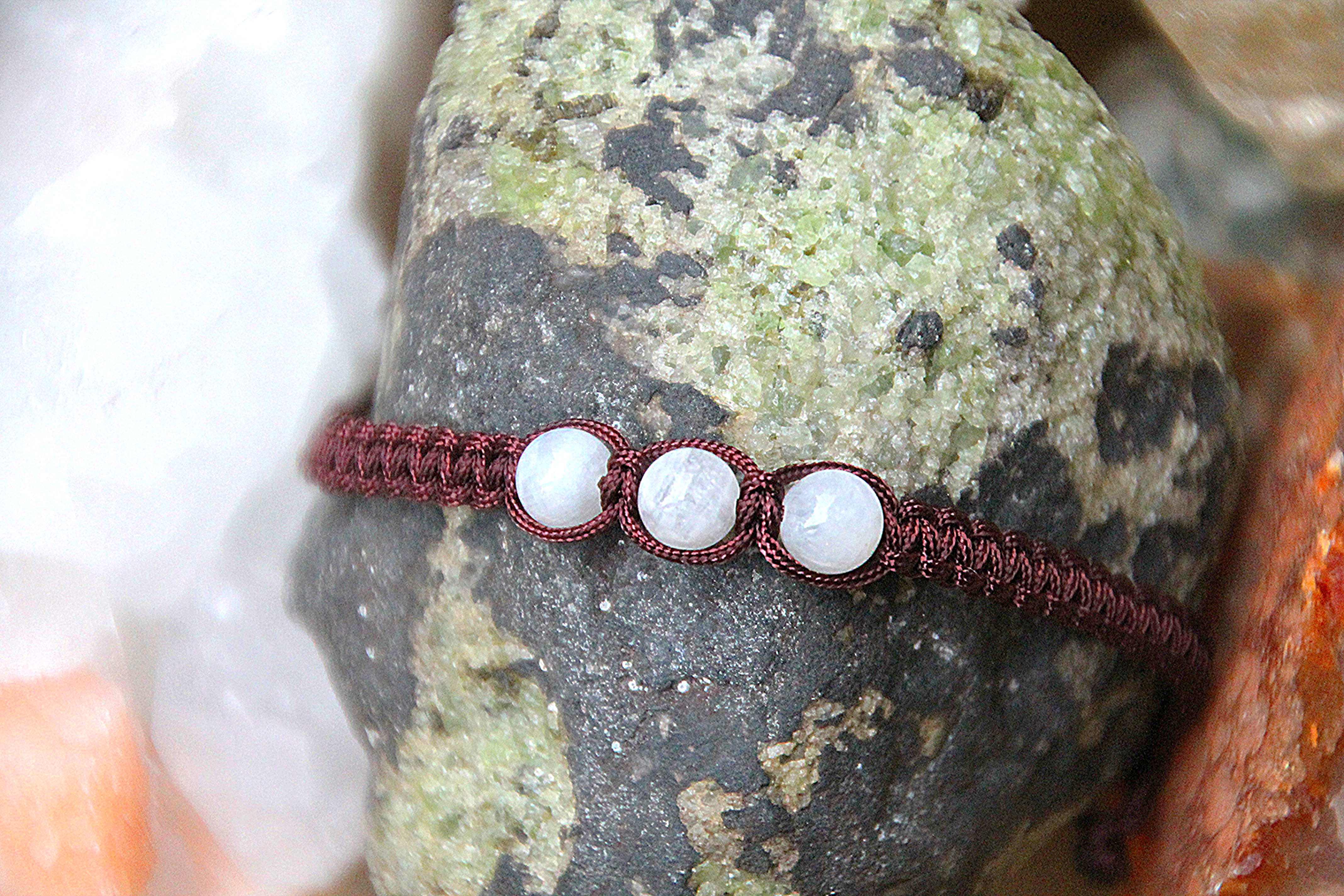 Mondstein - Makramee Armband