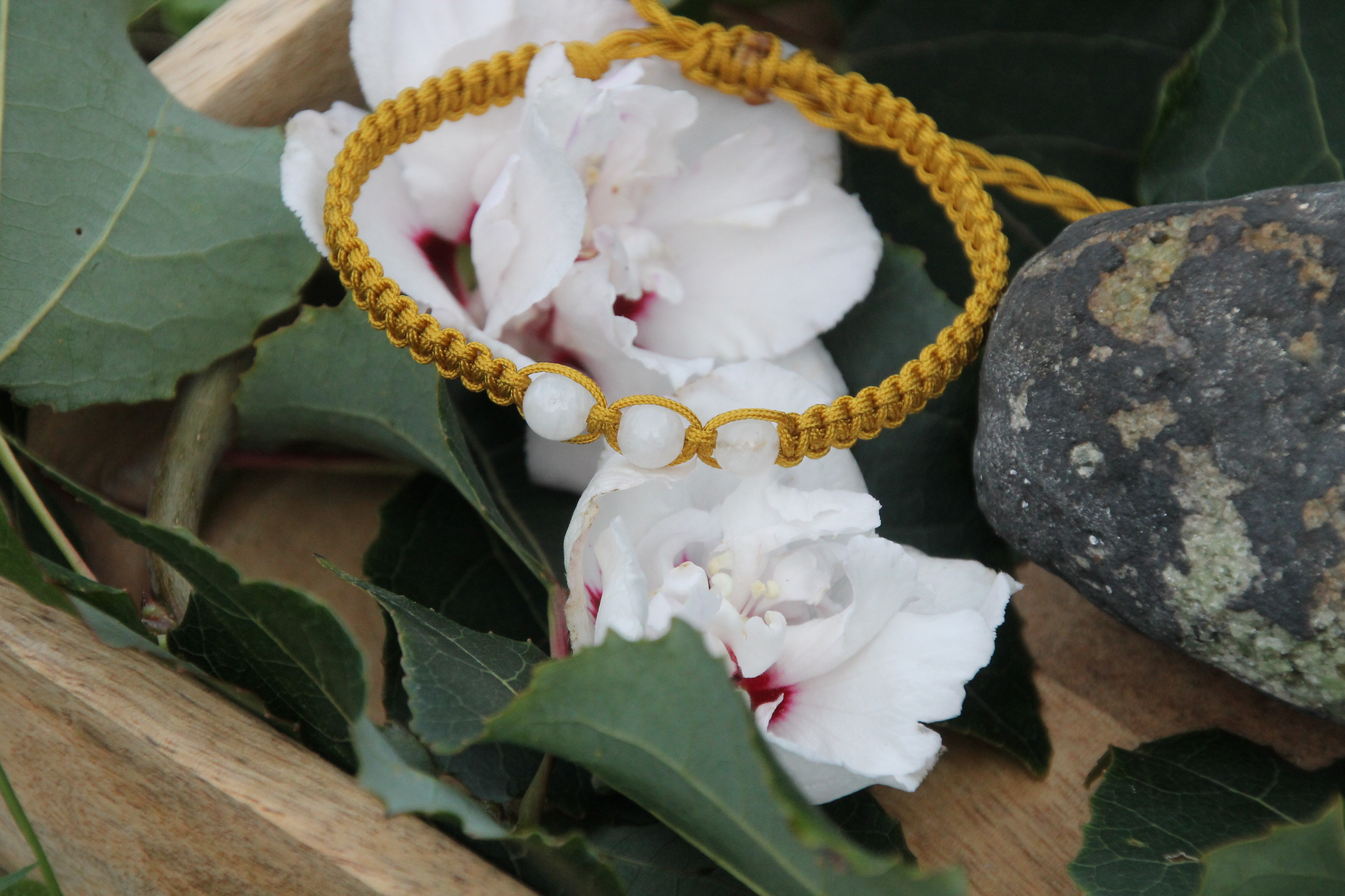 Mondstein - Makramee Armband