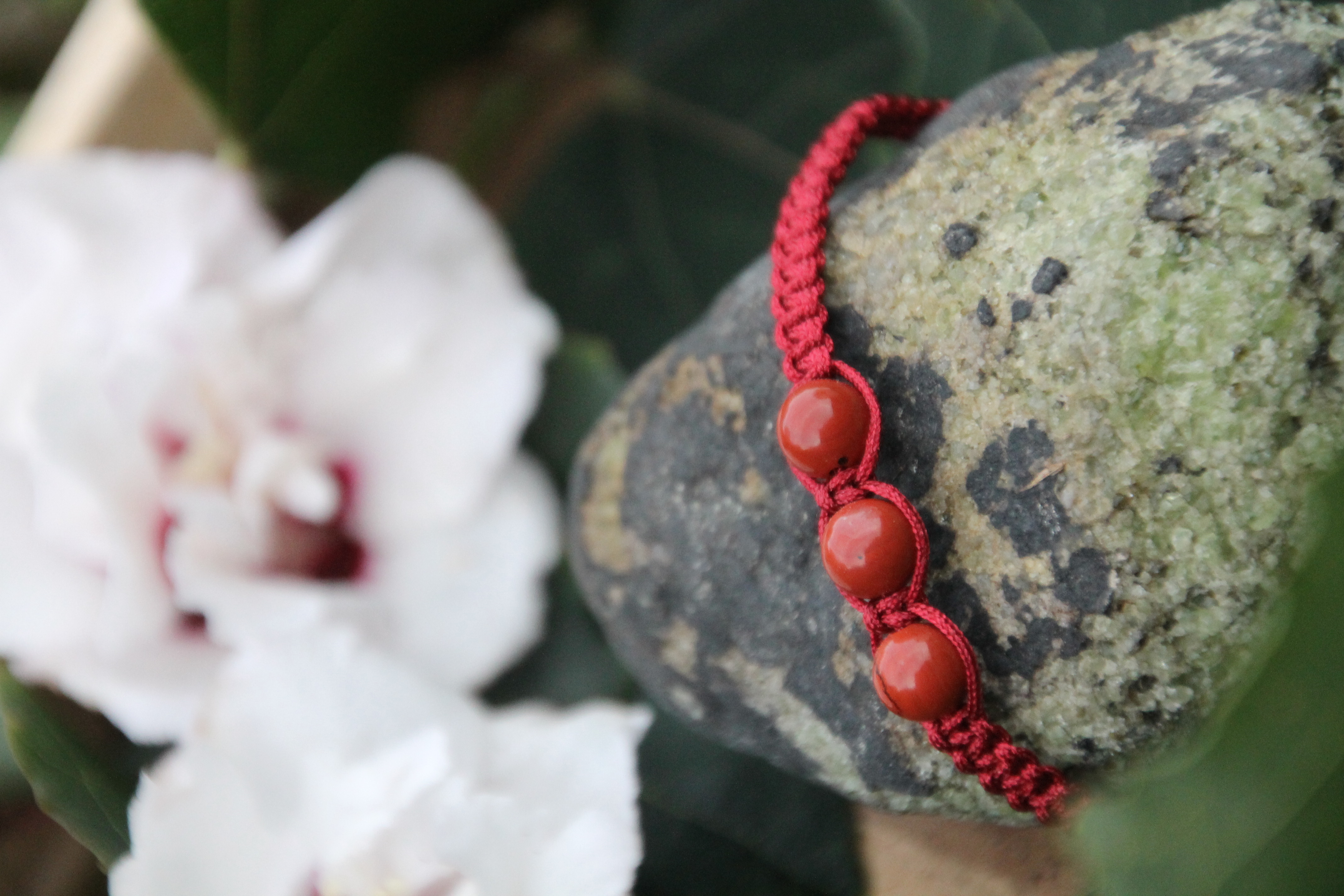 Roter Jaspis - Makramee Armband