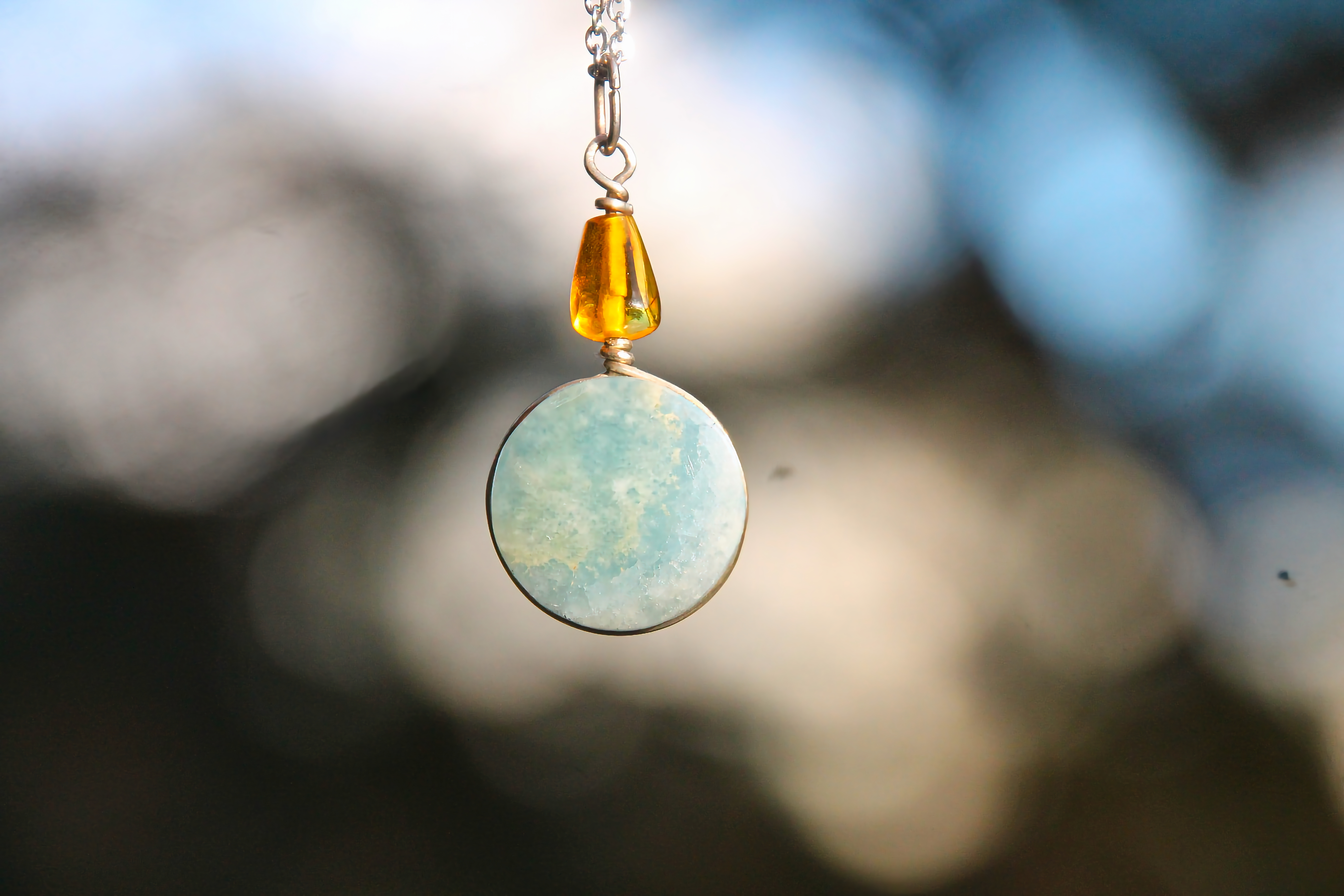 Blauer Onyx (mit Bernstein) Halskette