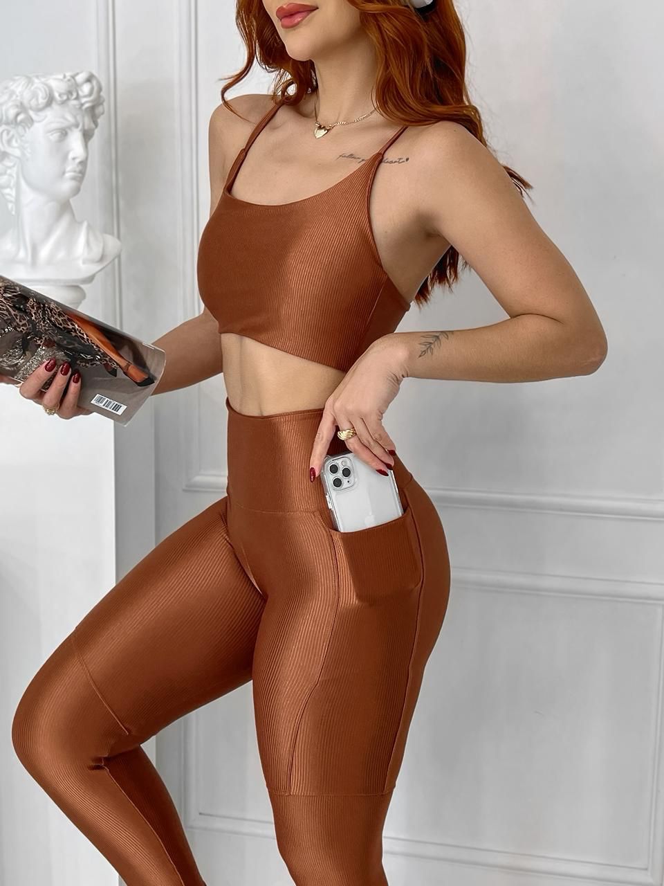 Ensemble de sport taille: ( top m et leggin P) 