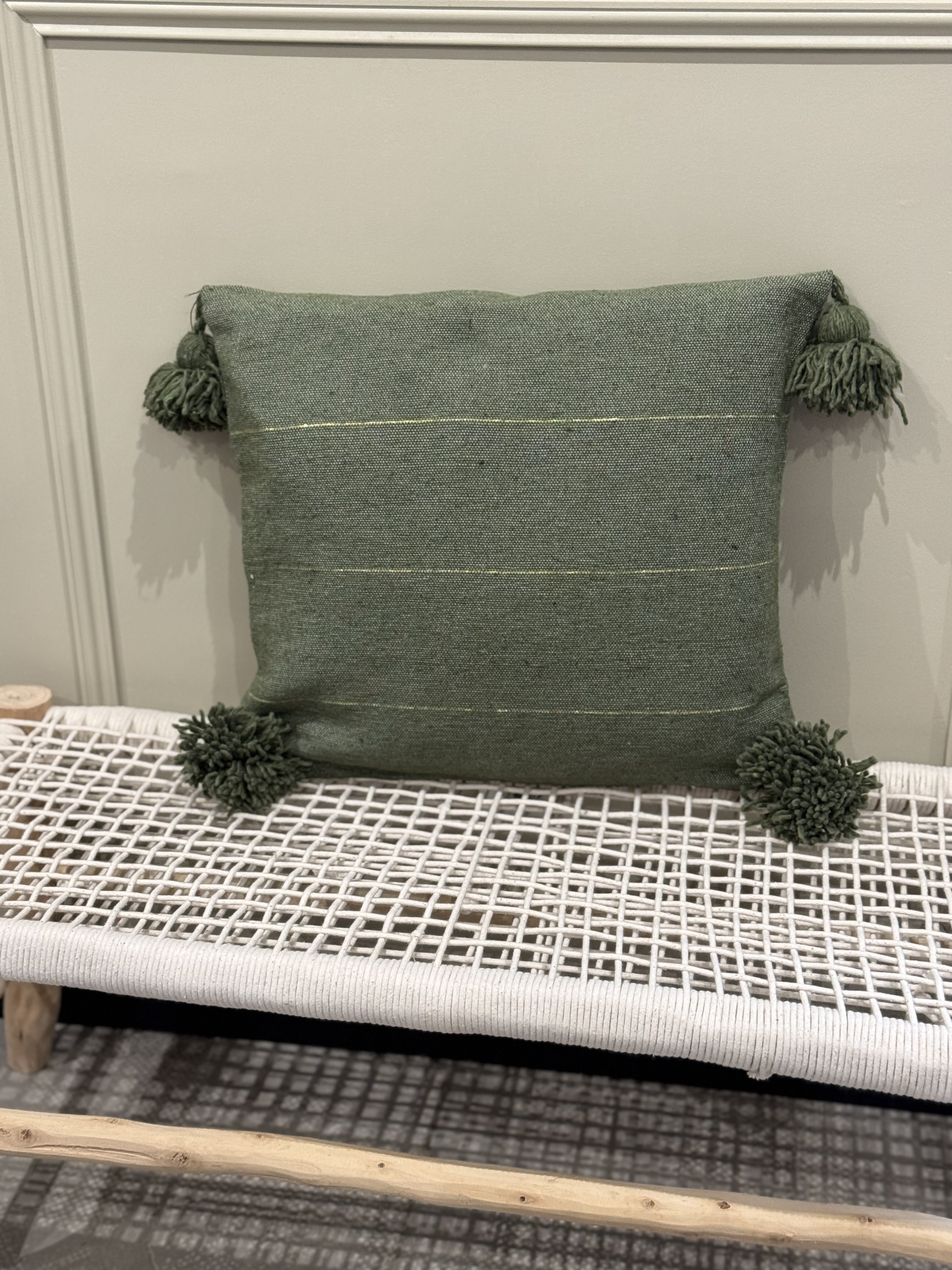 Housse de coussin lisérés dorés 