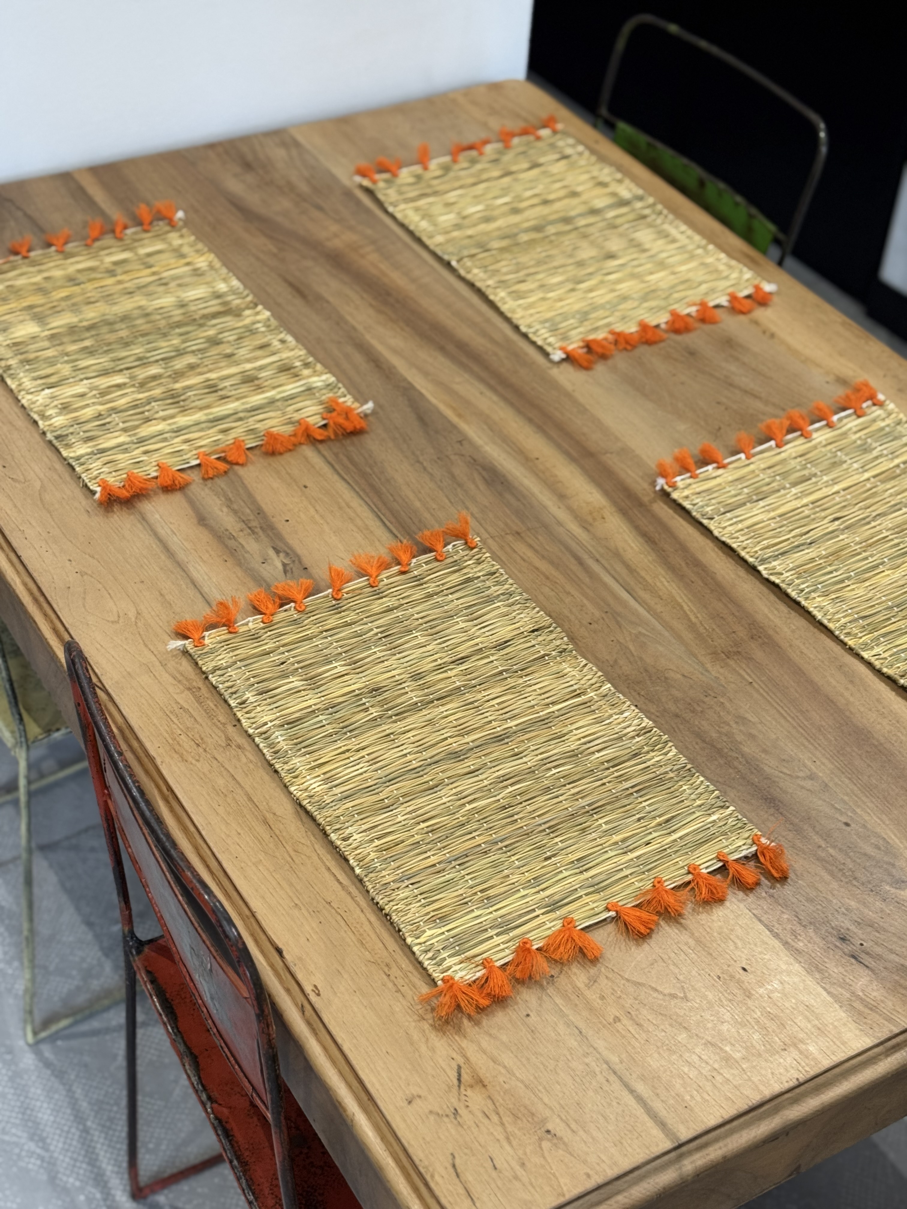 Set de table osier avec pompons