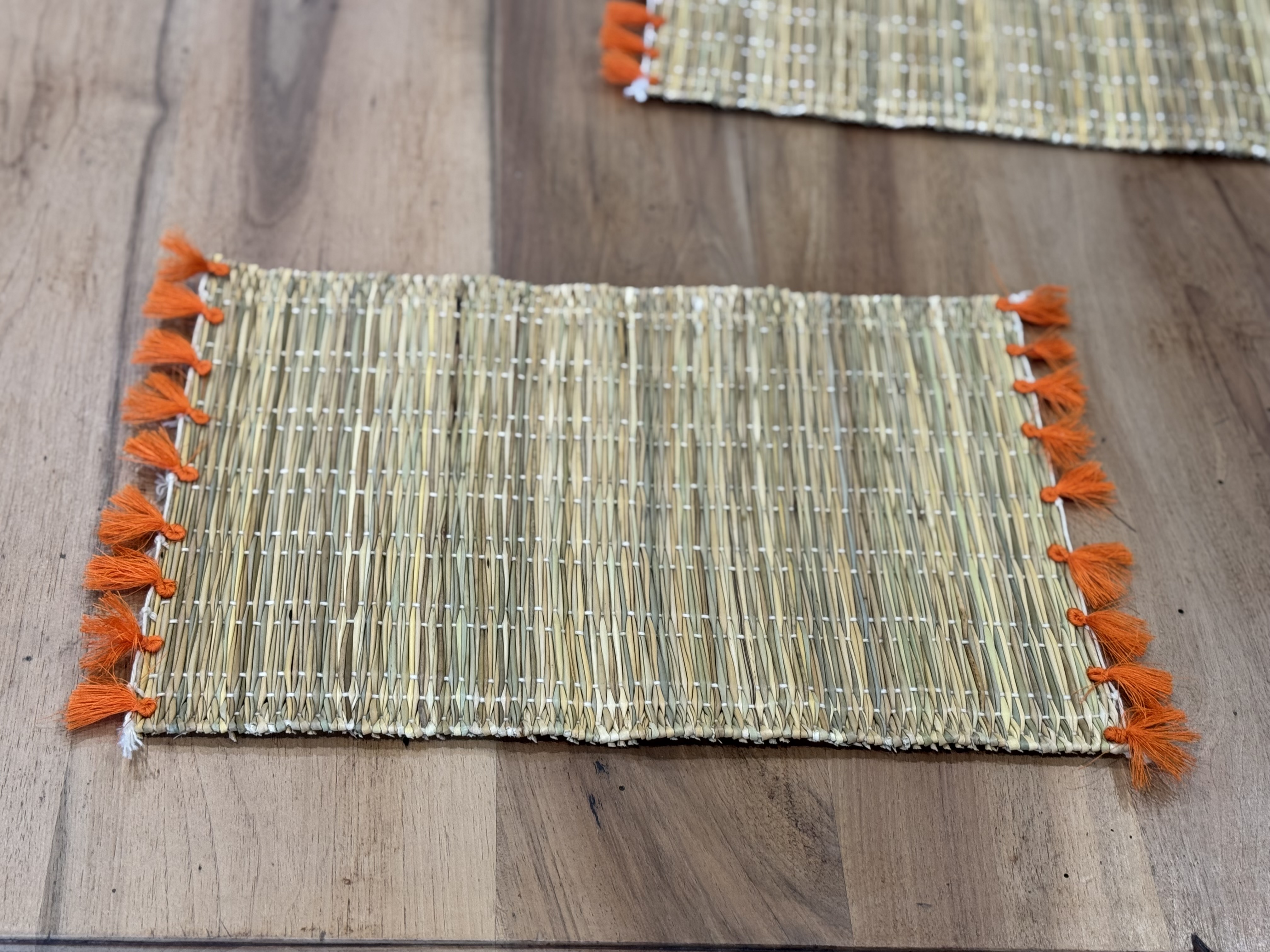 Set de table osier avec pompons