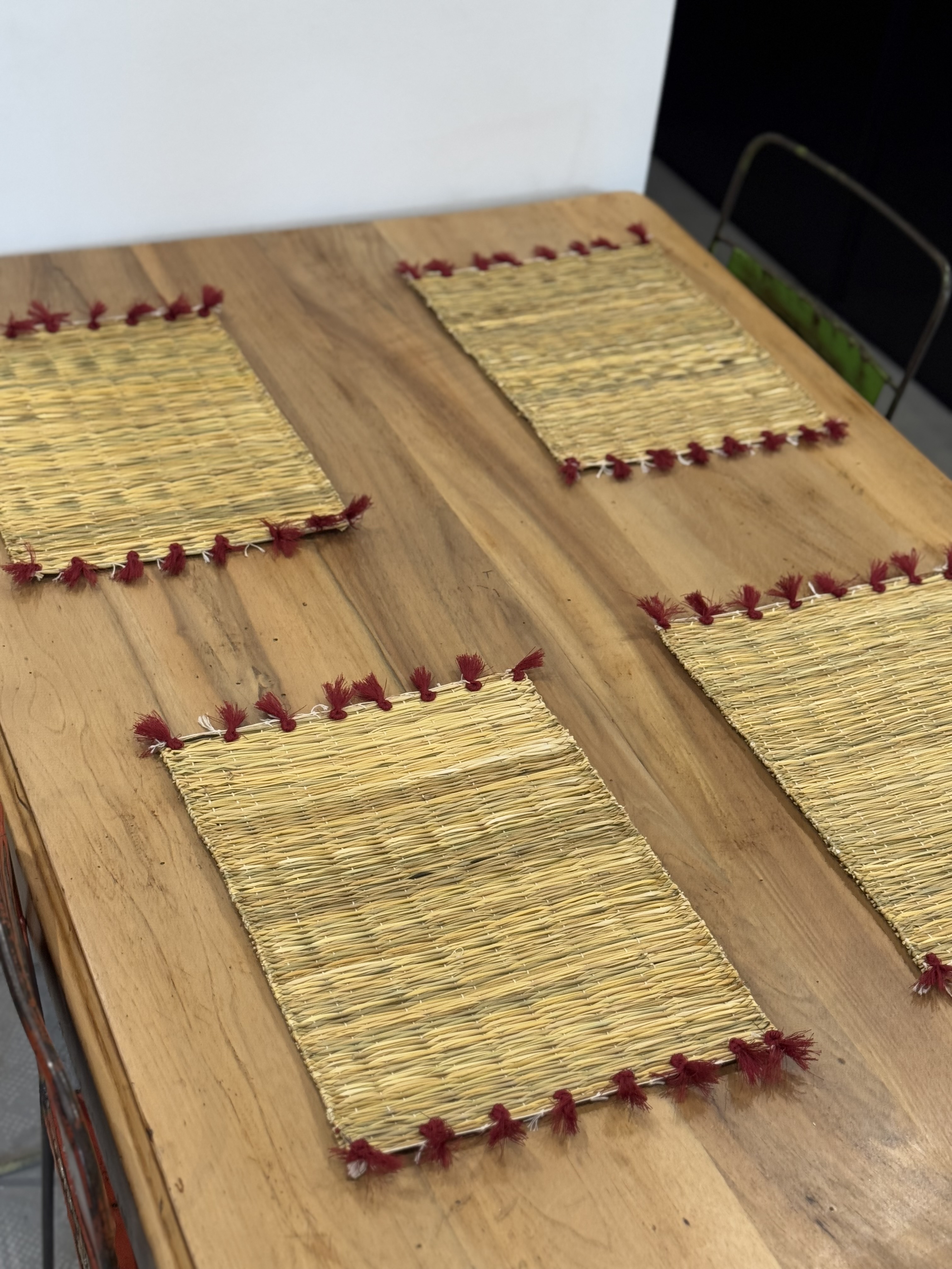 Set de table osier avec pompons