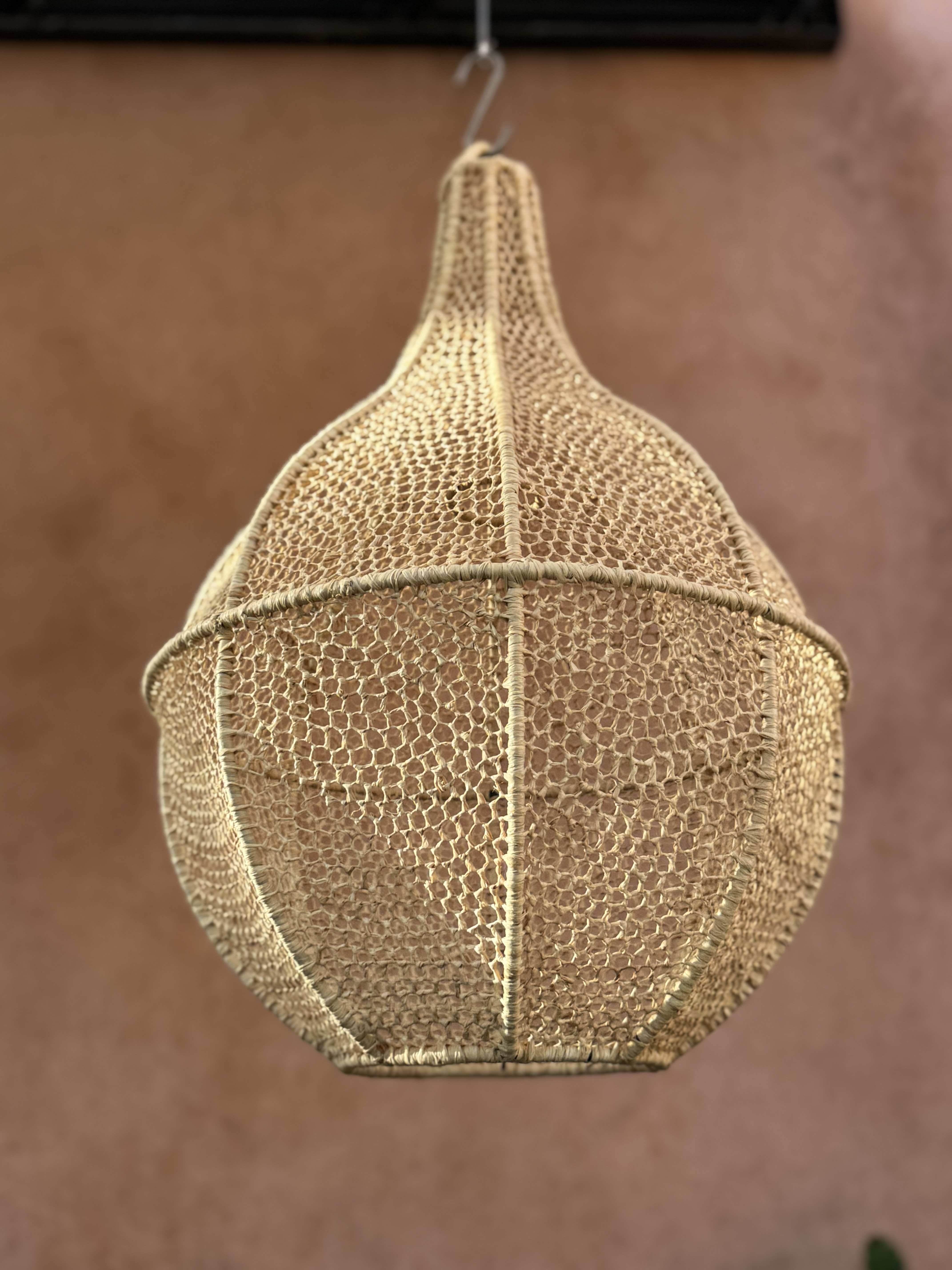 Suspension Goutte en dentelle de raphia