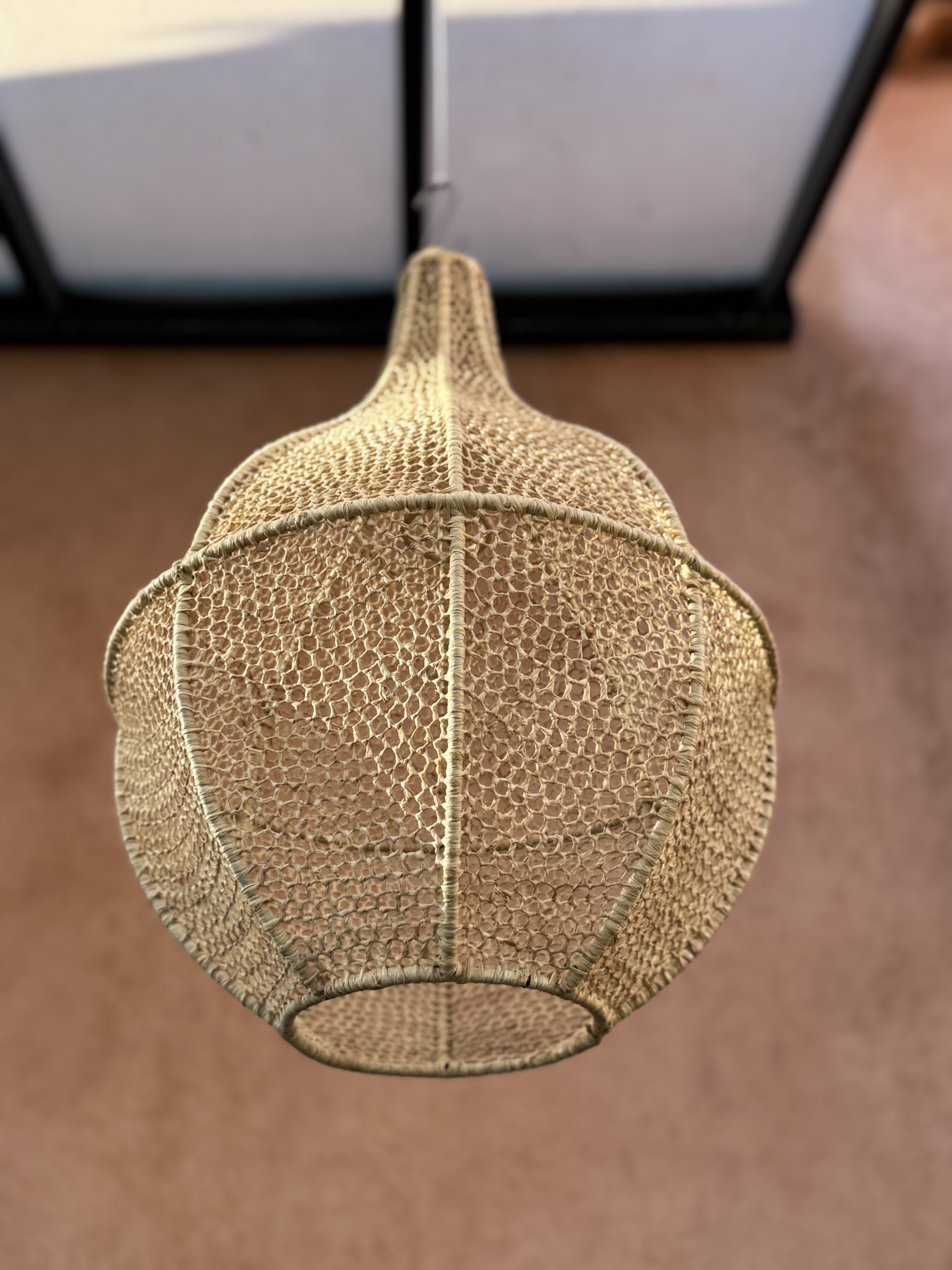 Suspension Goutte en dentelle de raphia