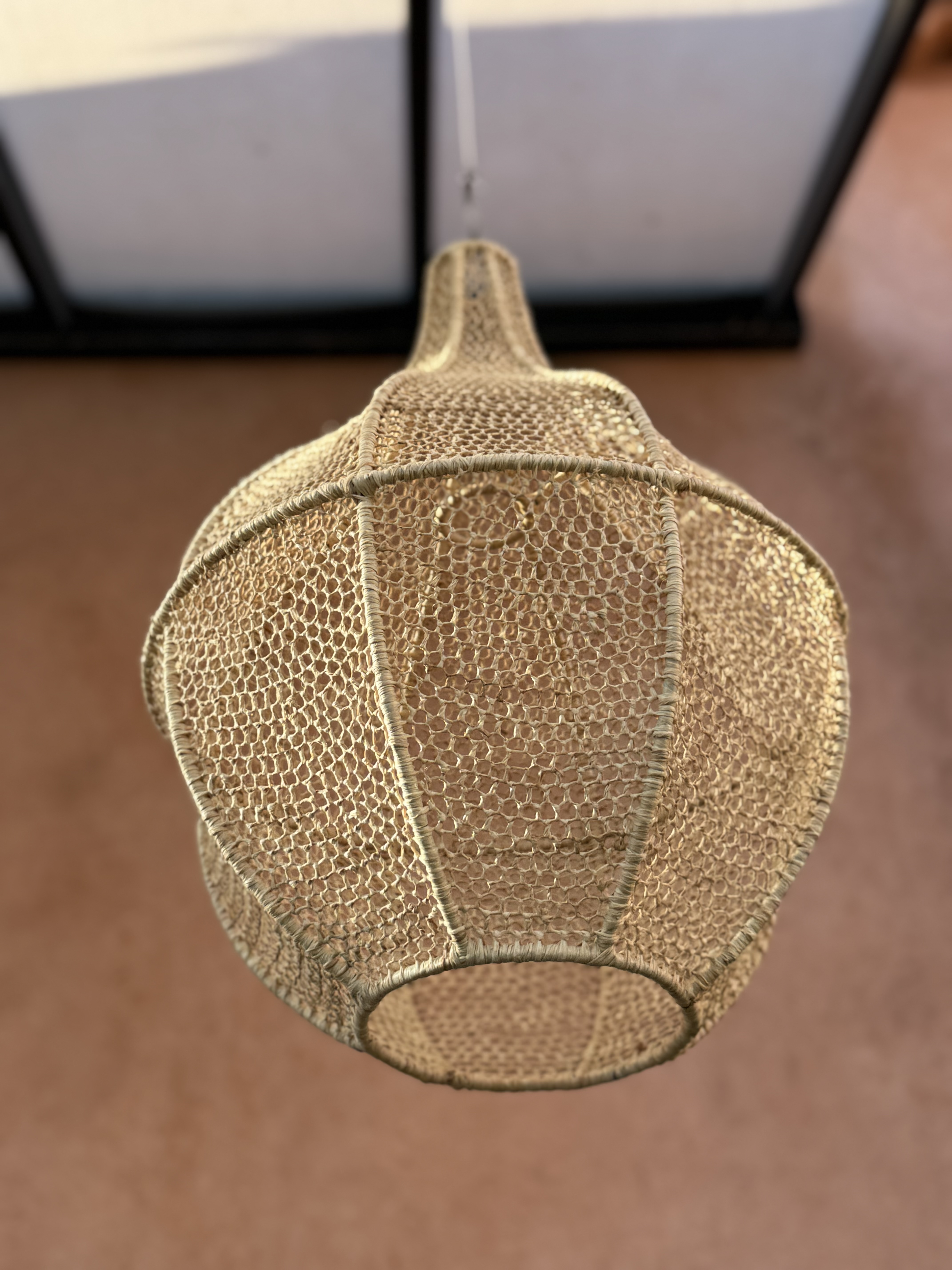 Suspension Goutte en dentelle de raphia