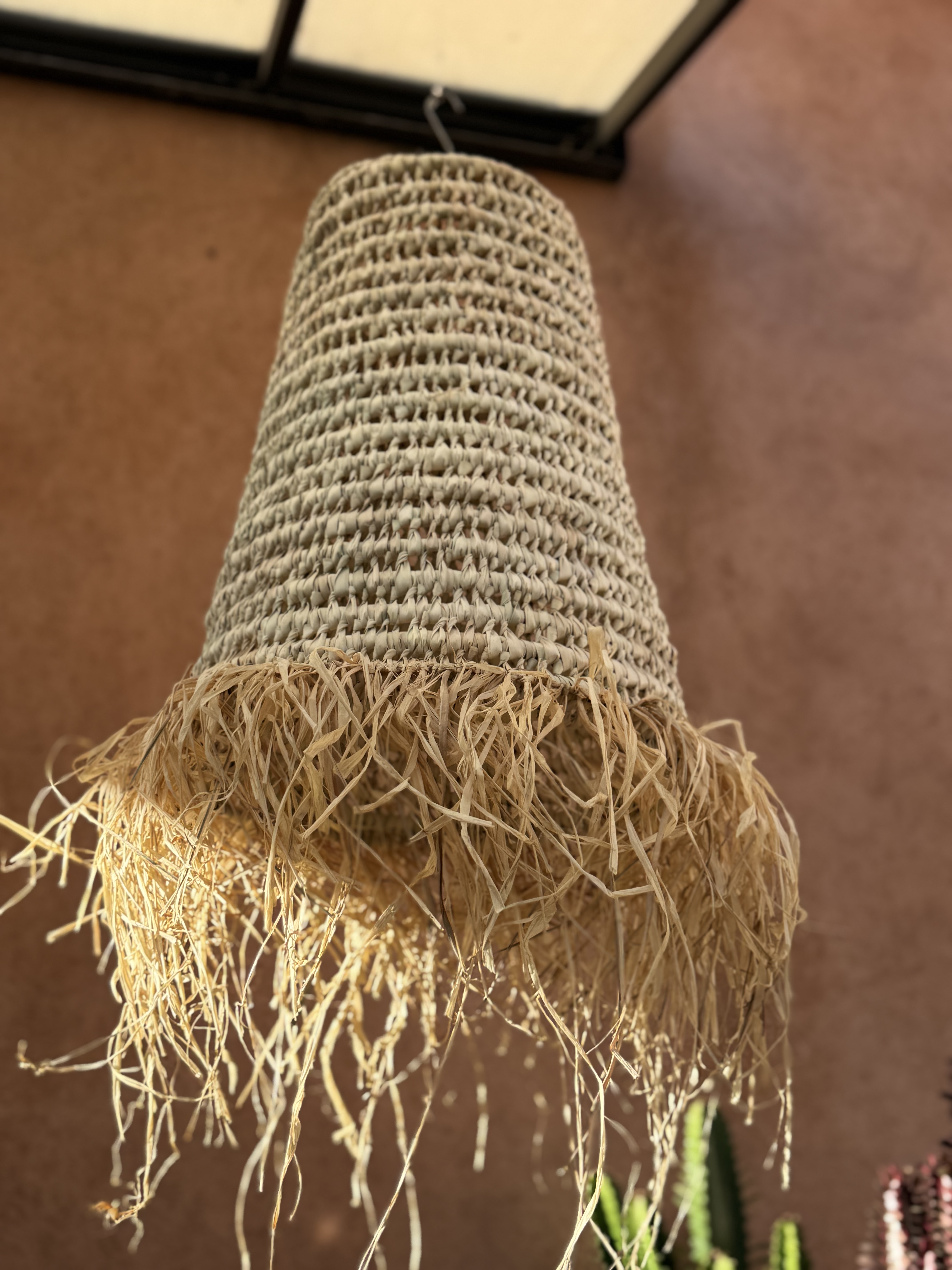 Suspension tressée en doum avec franges