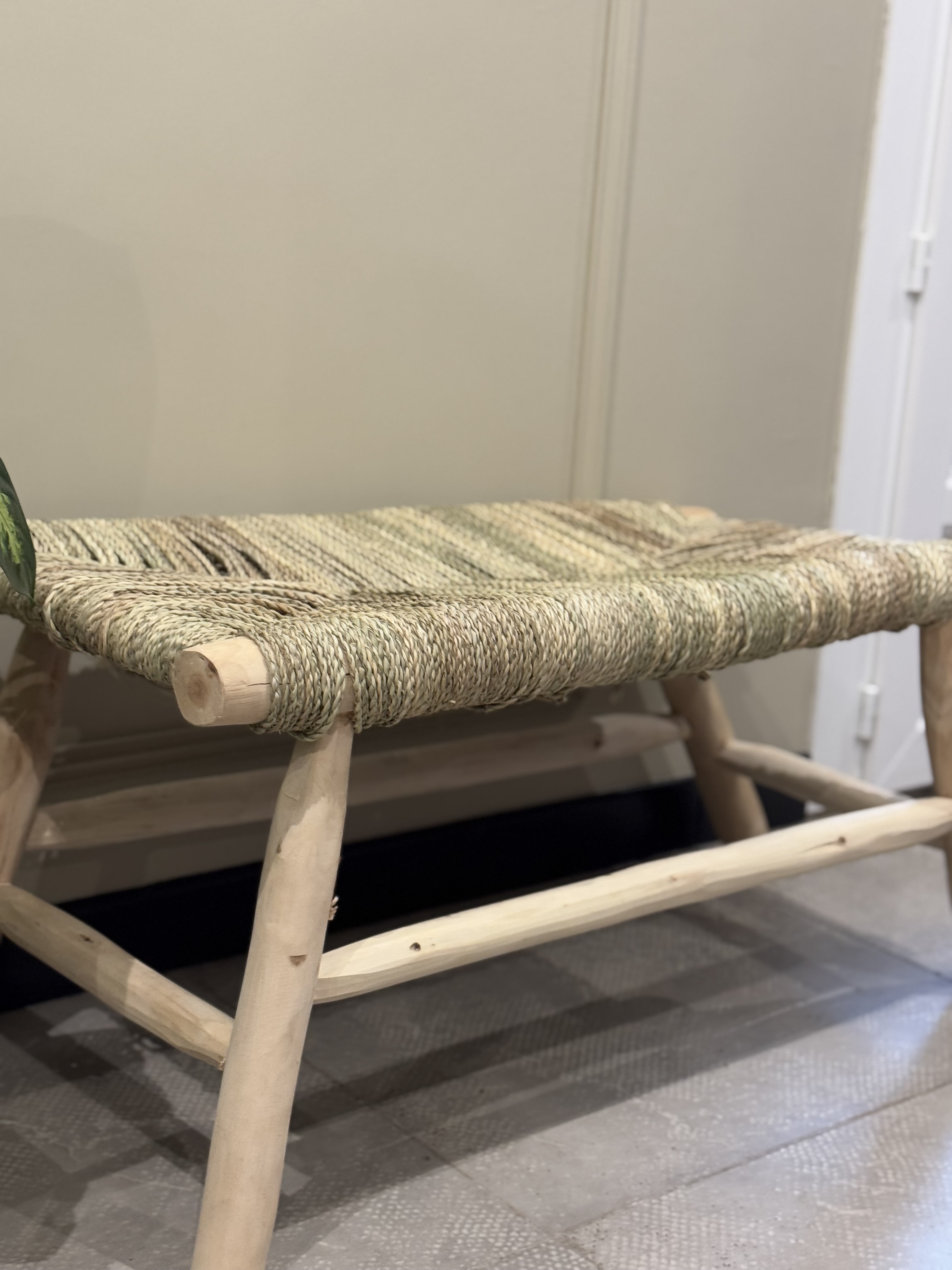Banc oblique en doum tressé