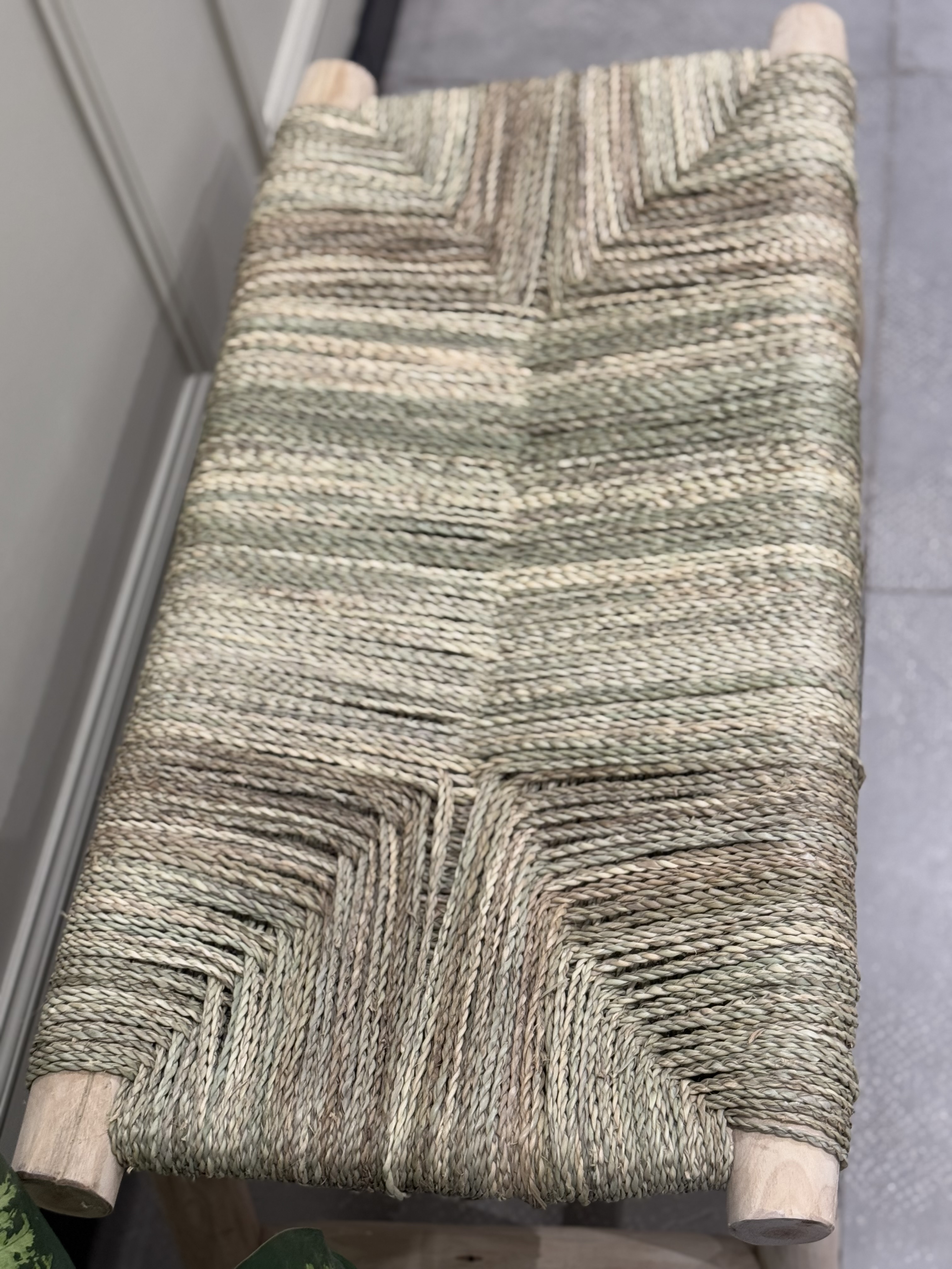 Banc oblique en doum tressé
