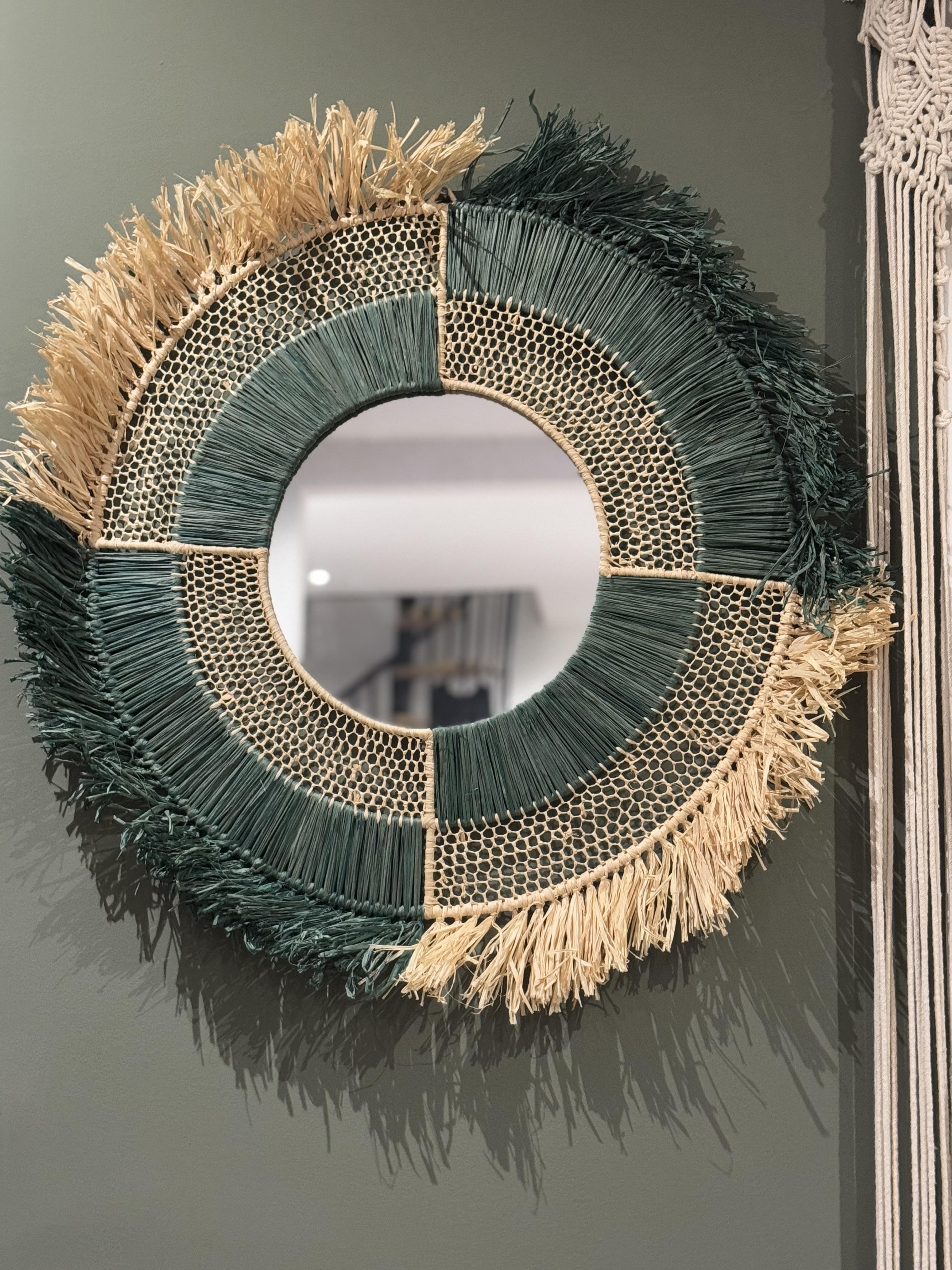 Miroir bicolore Kaki bohème en raphia et nid d'abeille