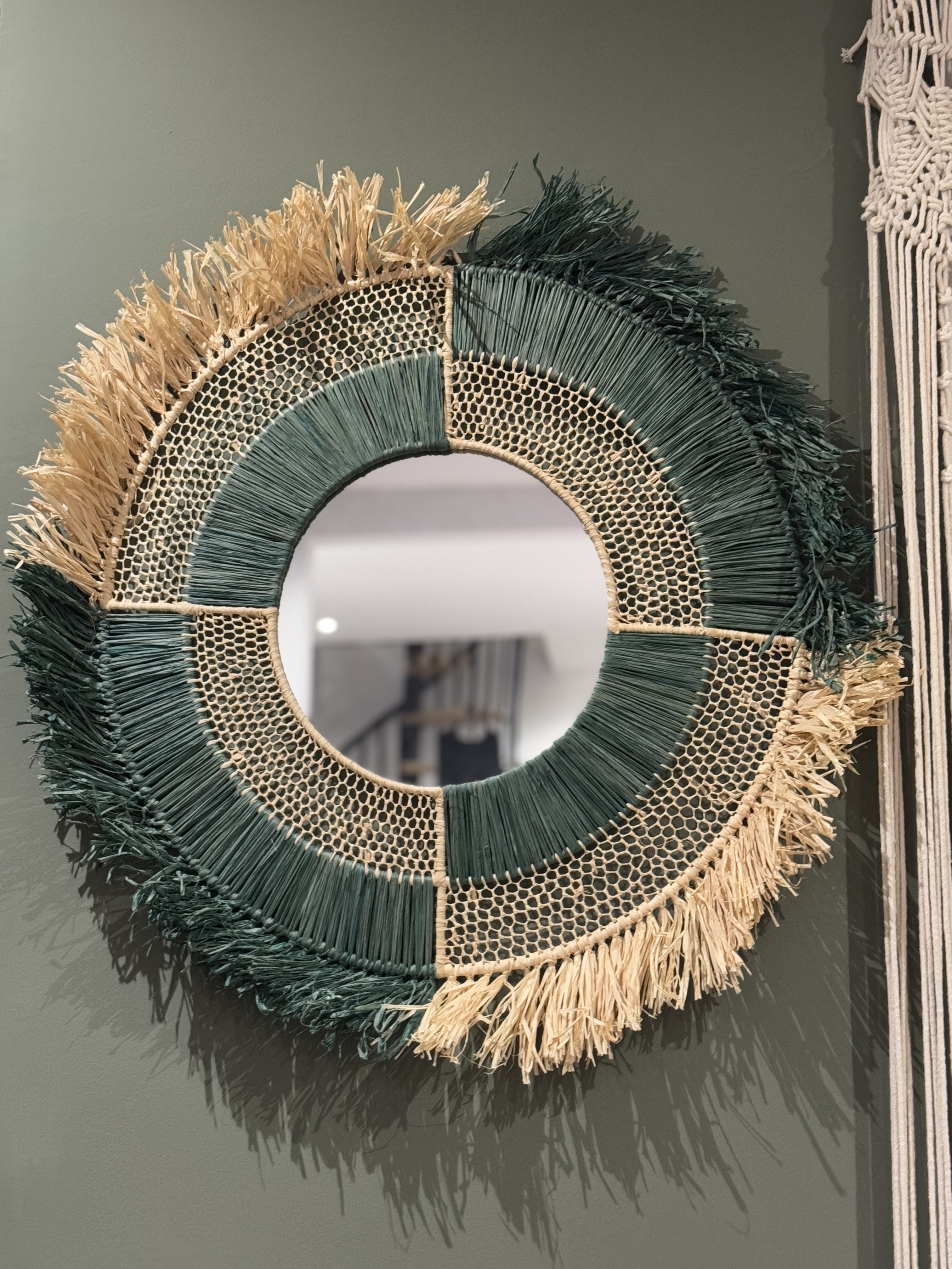 Miroir bicolore Kaki bohème en raphia et nid d'abeille