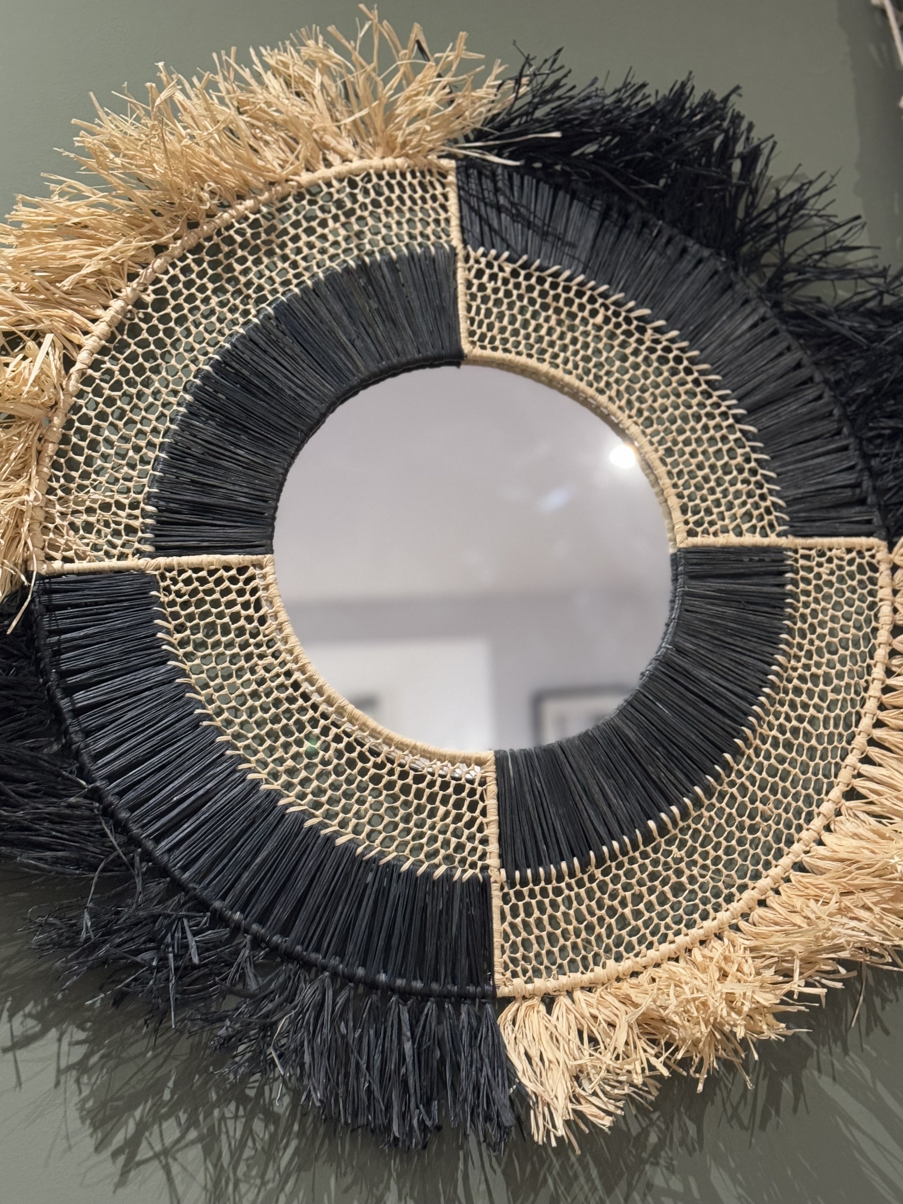 Miroir bicolore Noir bohème en raphia et nid d'abeille