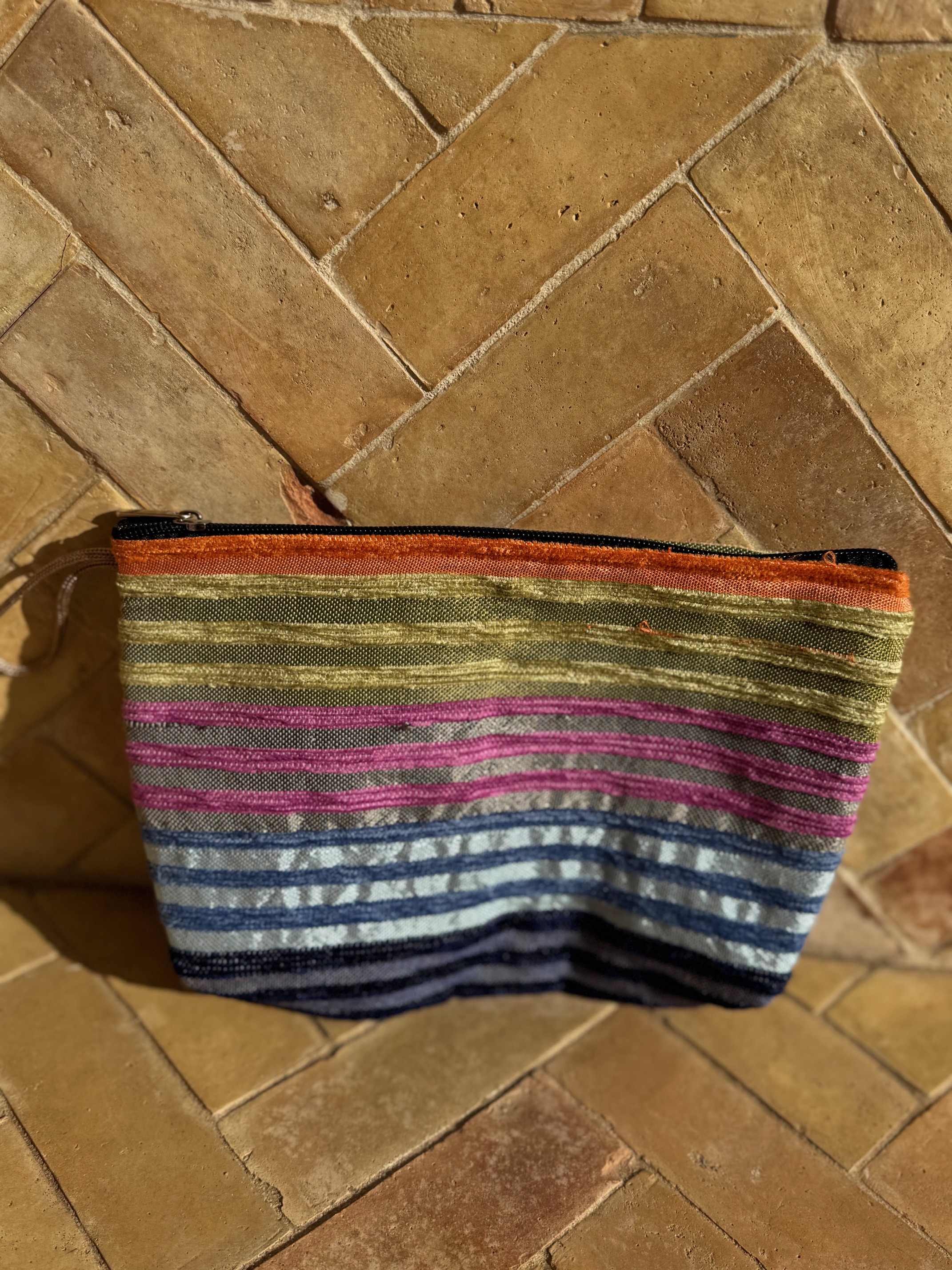 Grande pochette multicolore  à rayures 