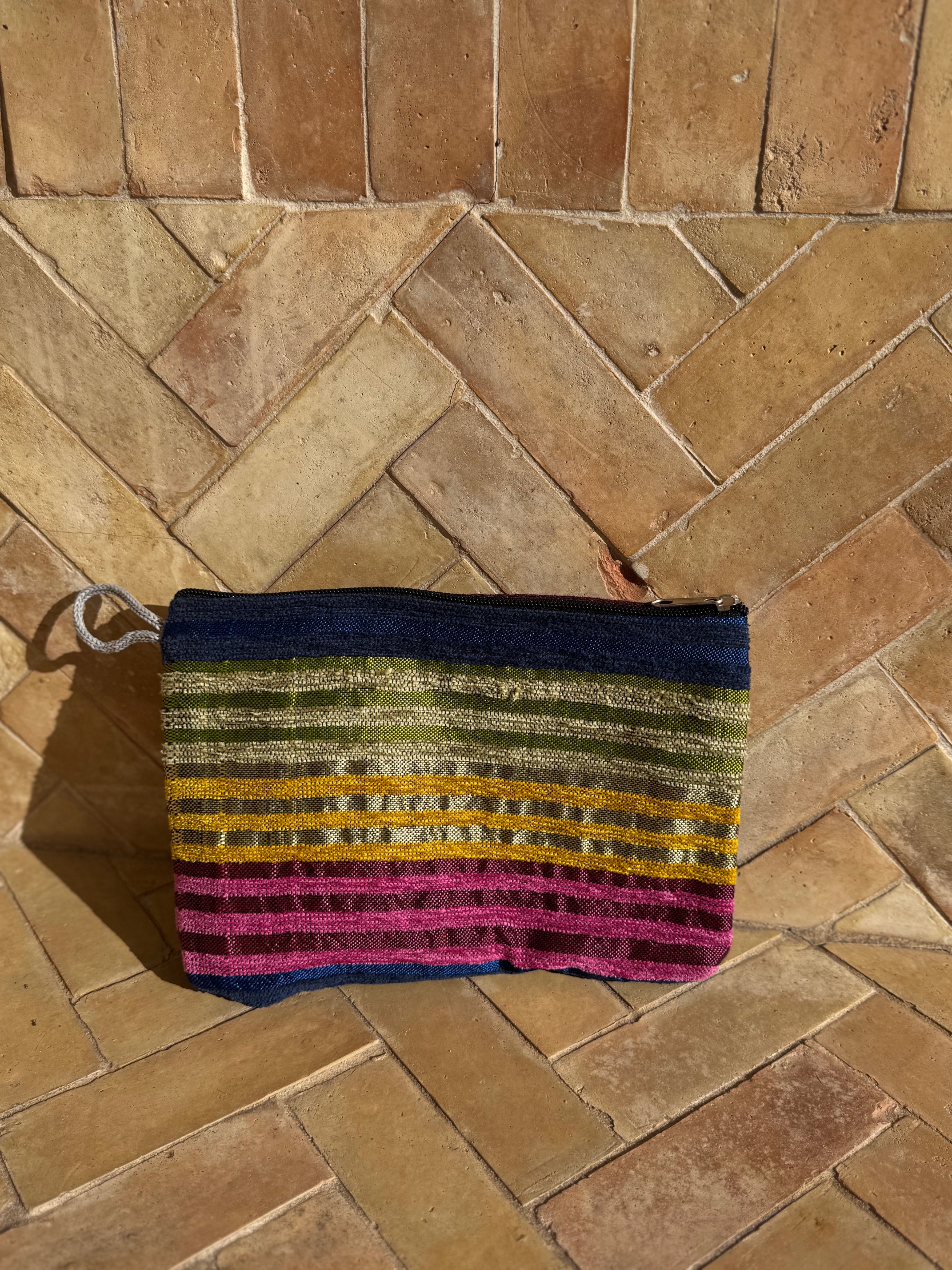 Grande pochette multicolore  à rayures 